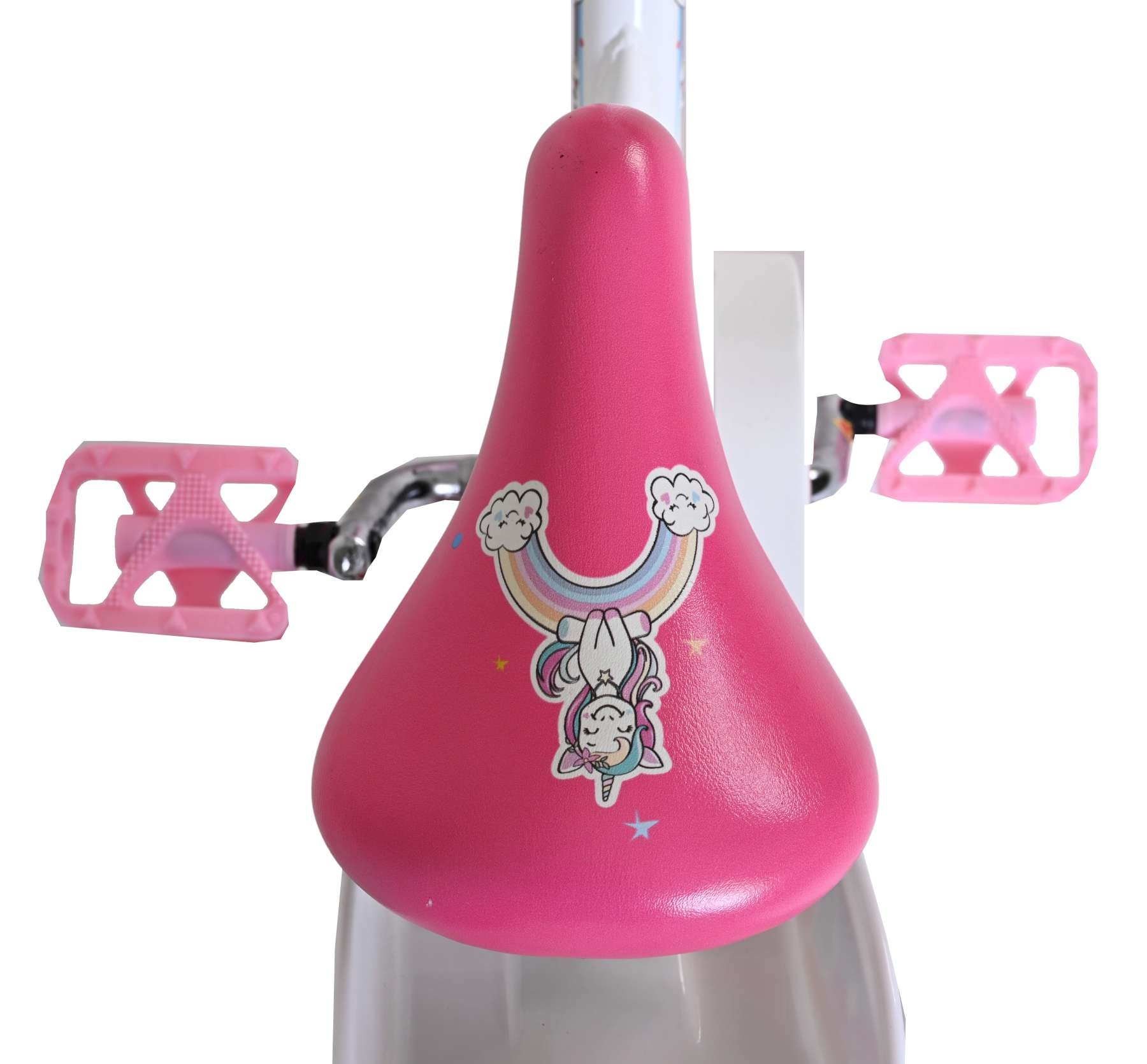 Ein rosafarbenes Fahrrad mit Einhorn-Aufkleber und pinken Pedalen.