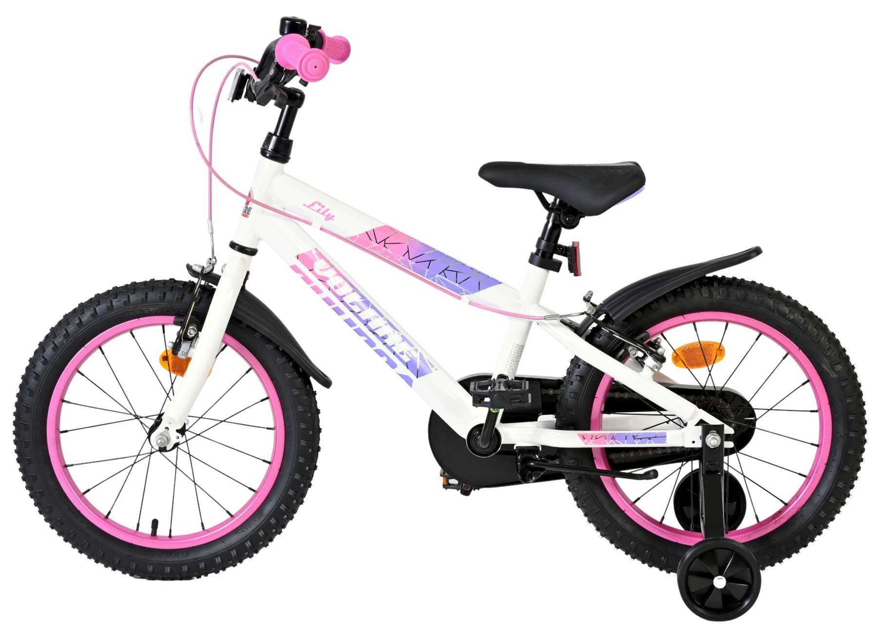Ein weißes Kinderfahrrad mit rosa Felgen und Stützrädern.