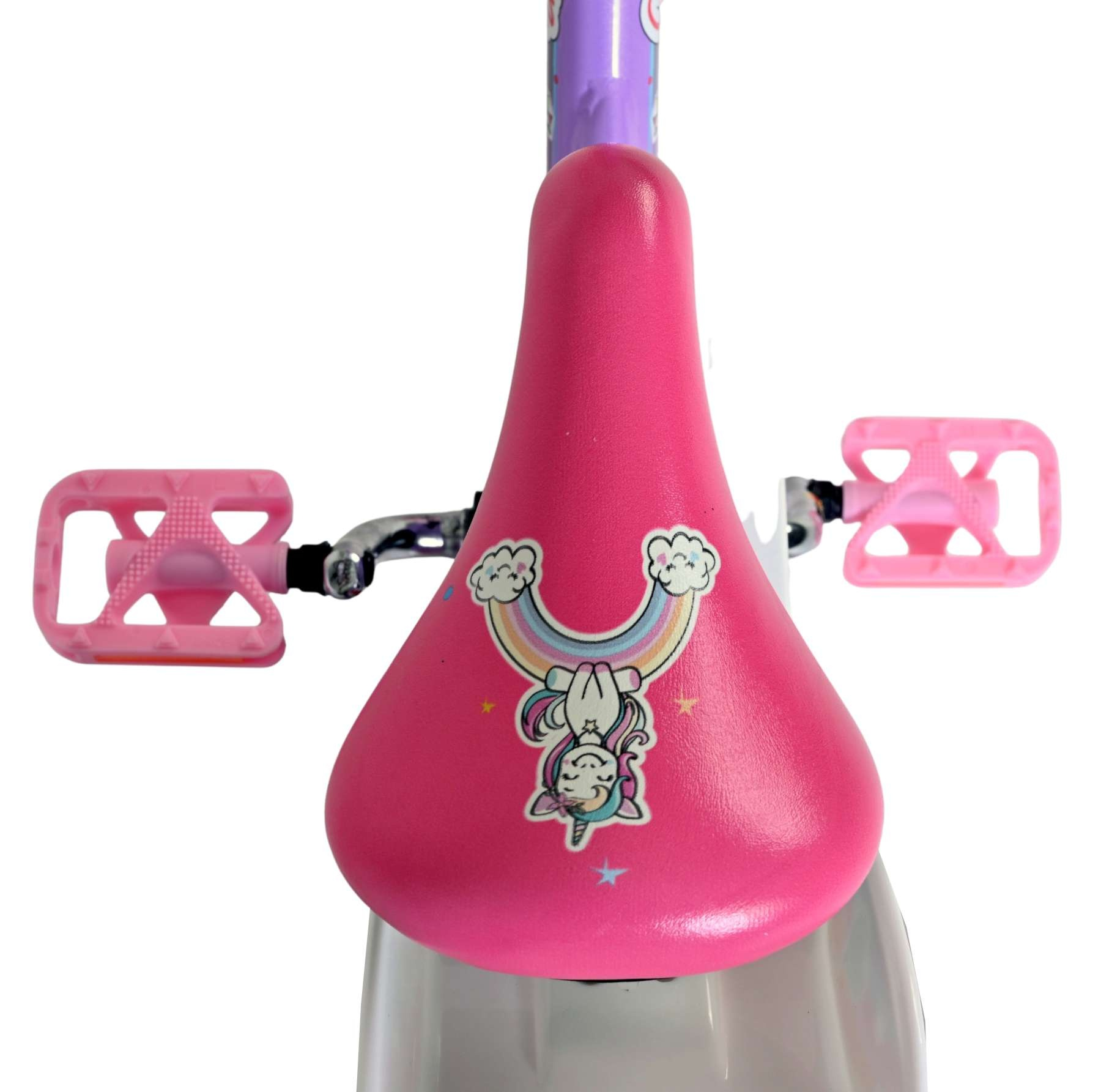 Rosa Fahrradsattel mit Einhorn- und Regenbogenaufkleber, pinke Pedale.