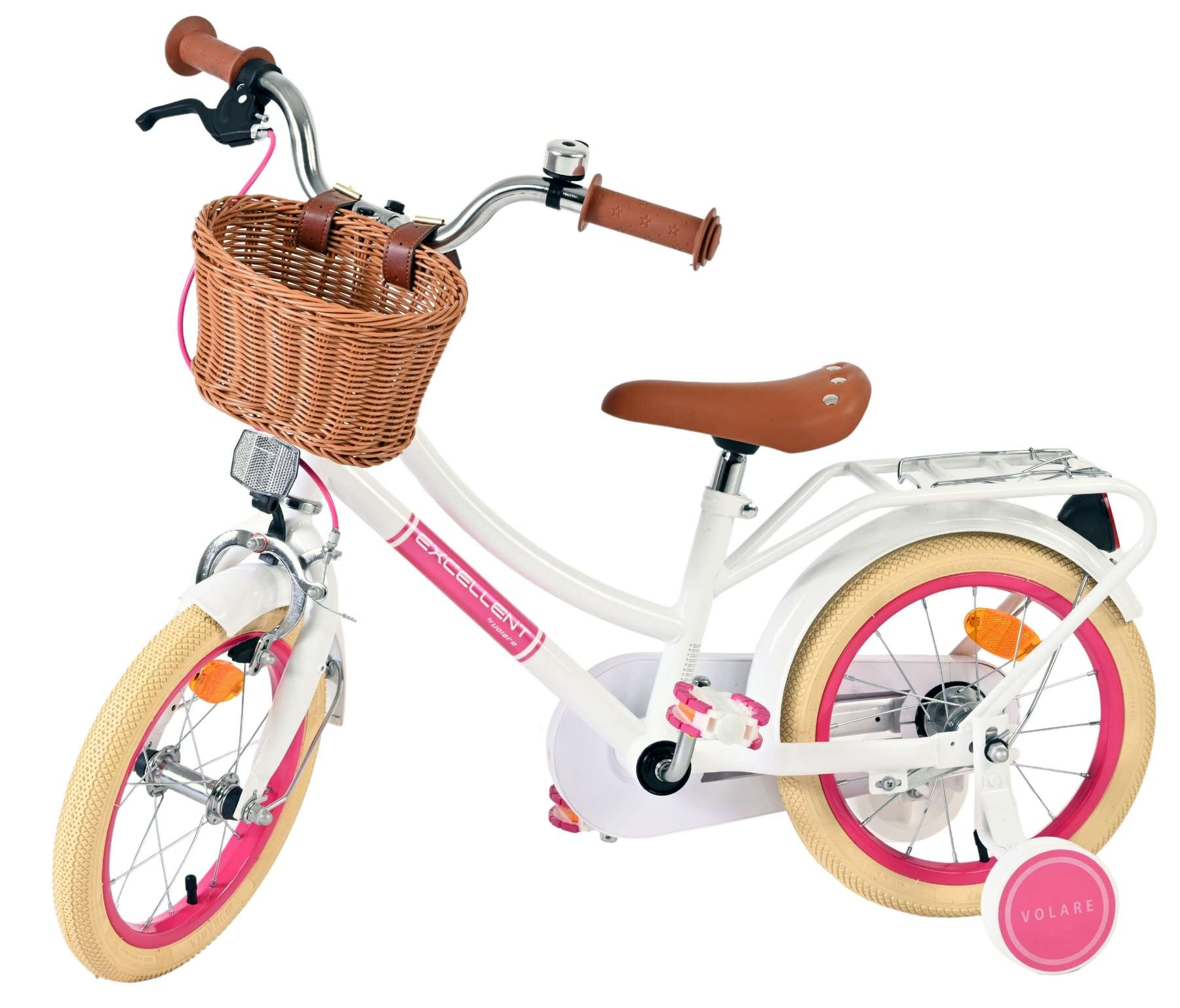 Ein weißes Kinderfahrrad mit braunem Korb, Sitz und Griffen.