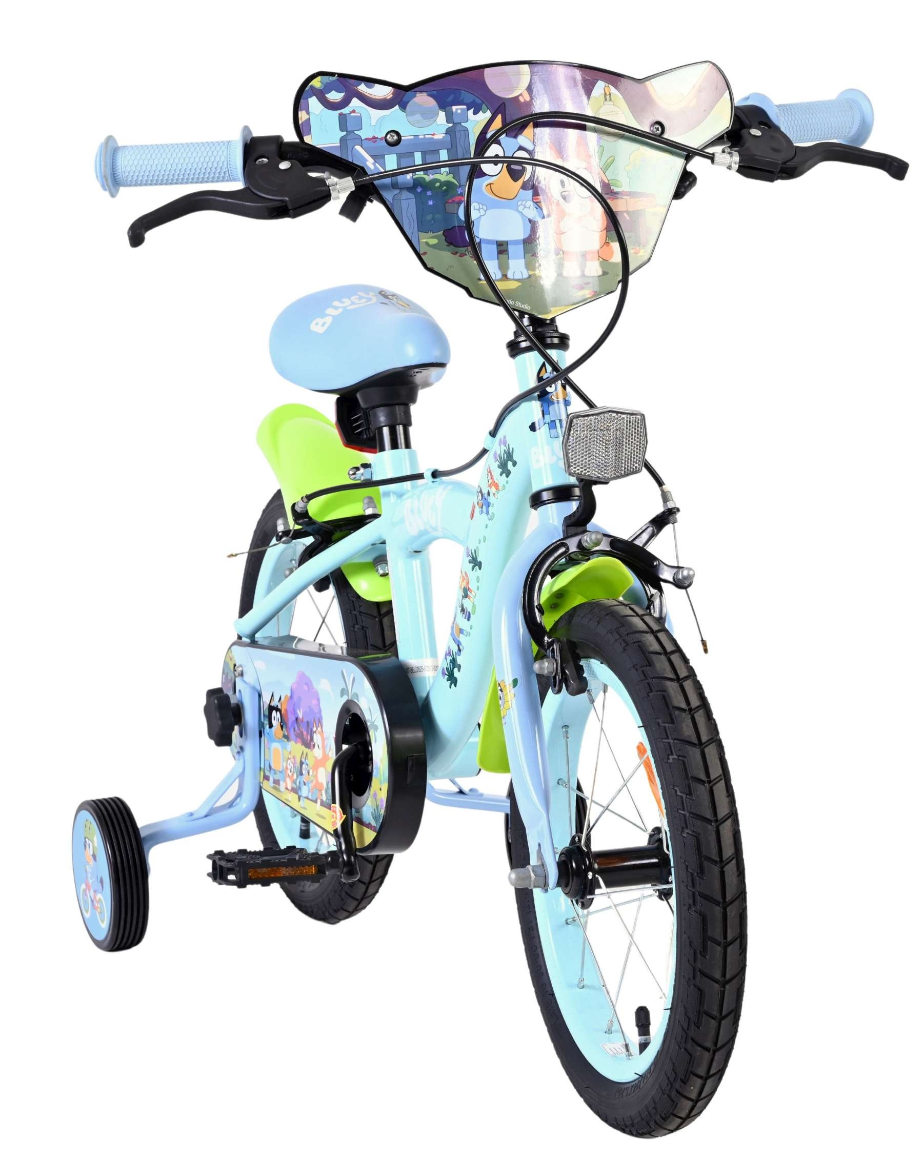 Ein hellblaues Kinderfahrrad mit Stützrädern und Bluey-Motiven.