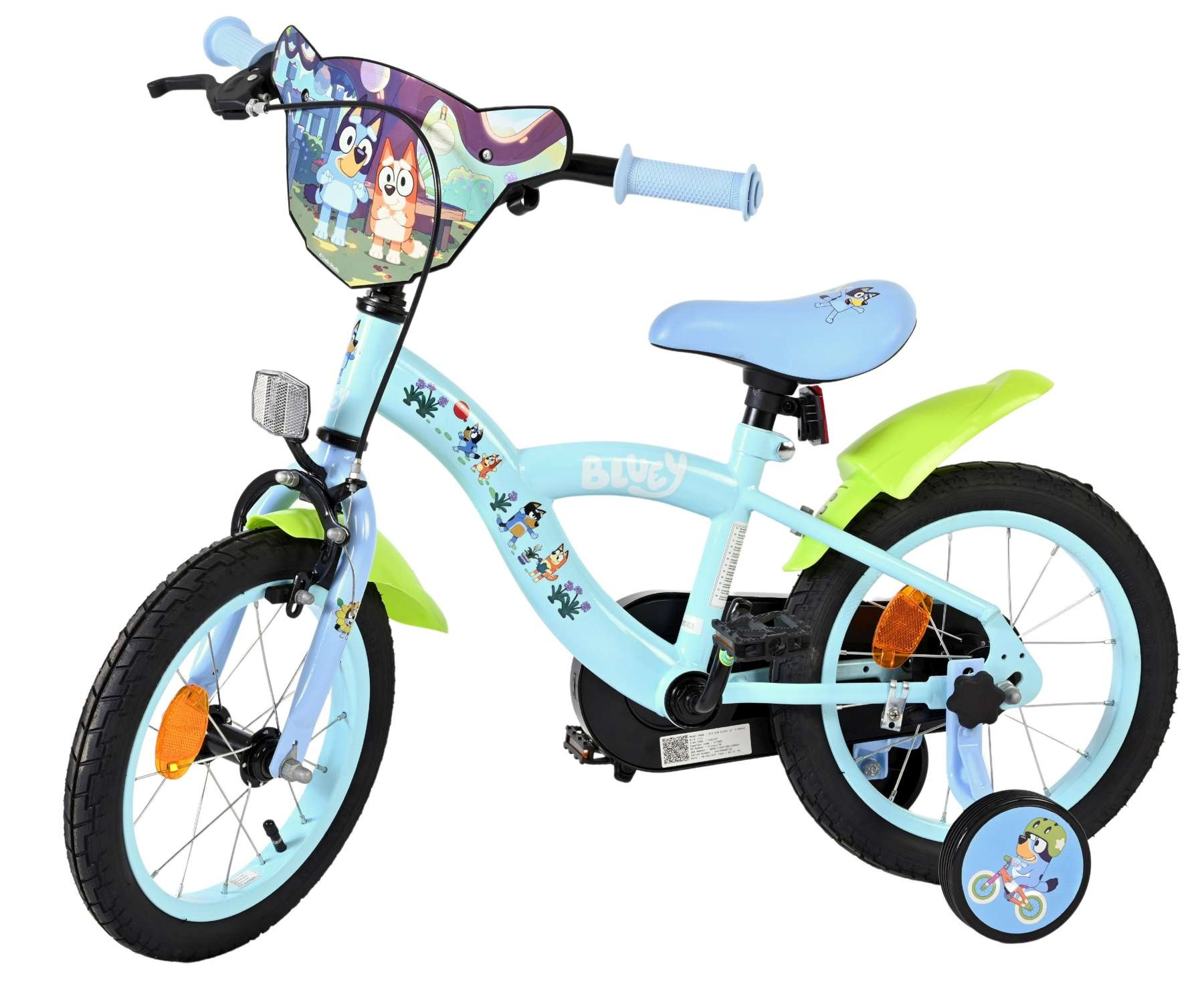Ein hellblaues Kinderfahrrad mit Bluey-Motiven, Stützrädern und grünen Schutzblechen.