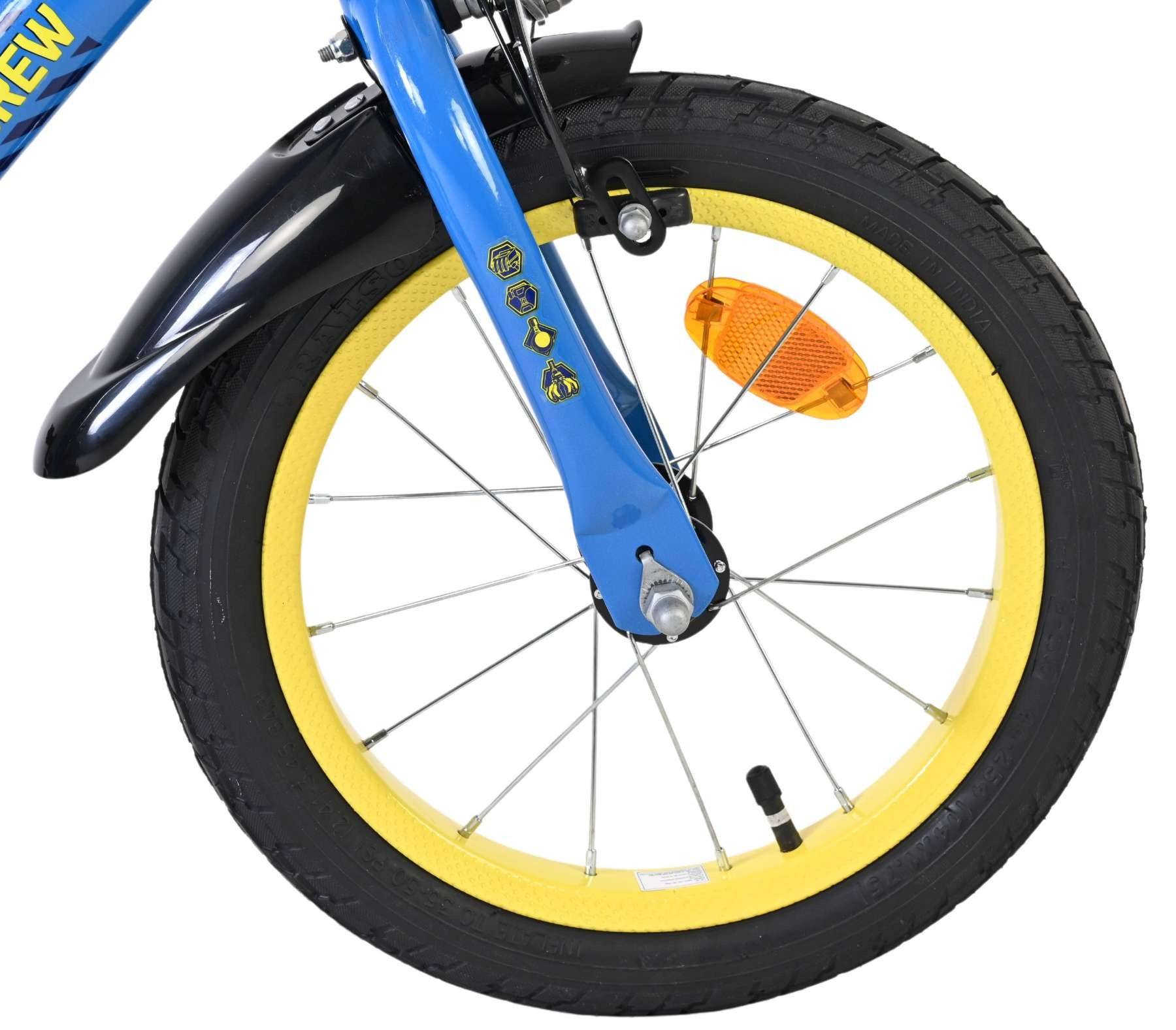 Blaues Fahrradrad mit gelber Felge, schwarzem Schutzblech und Reflektor.