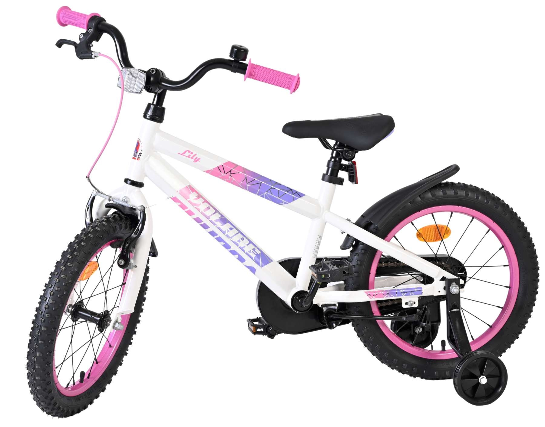 Ein weißes Kinderfahrrad mit pinken Akzenten, Stützrädern und pinken Felgen.