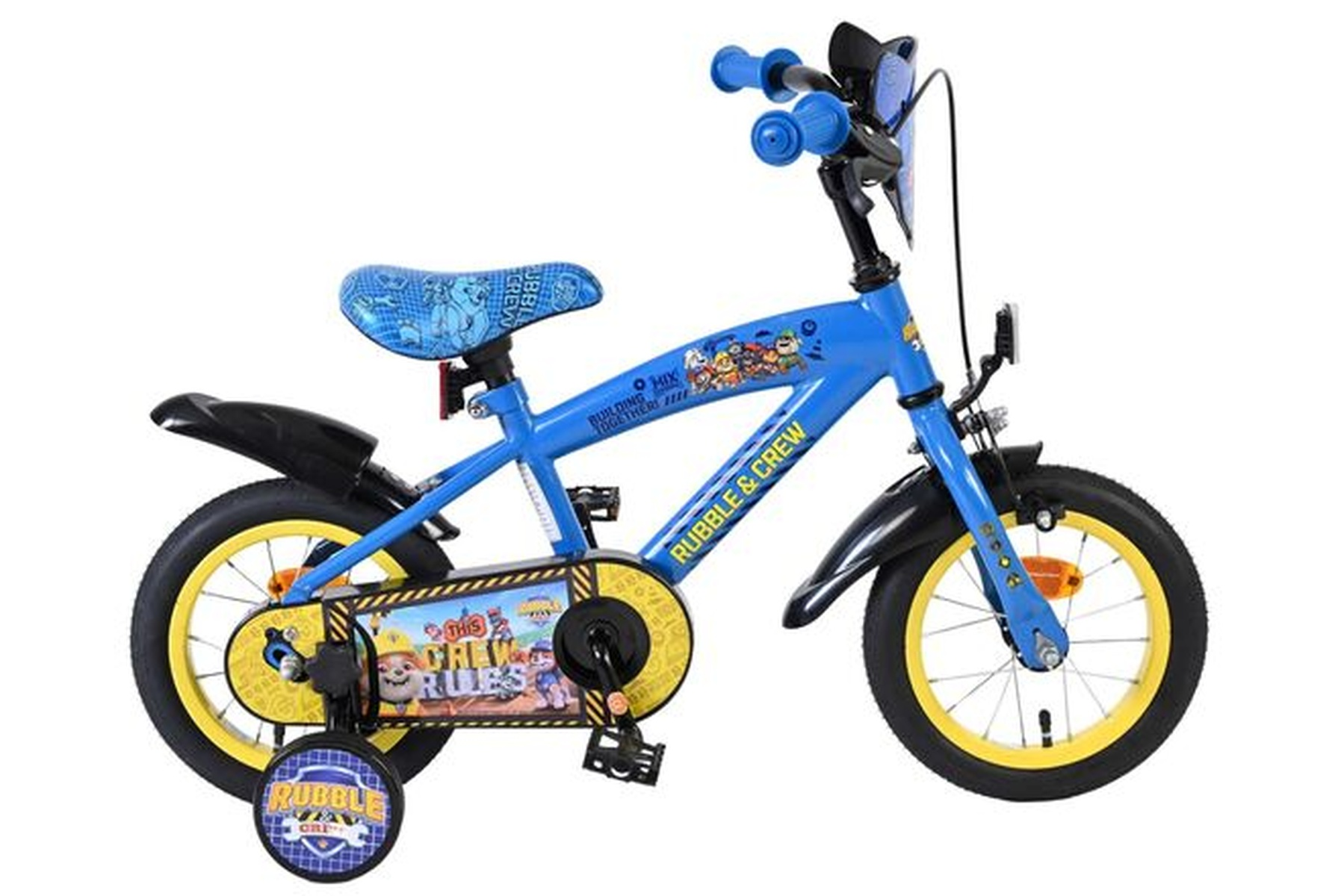 Ein blaues Kinderfahrrad mit gelben Felgen und Stützrädern.