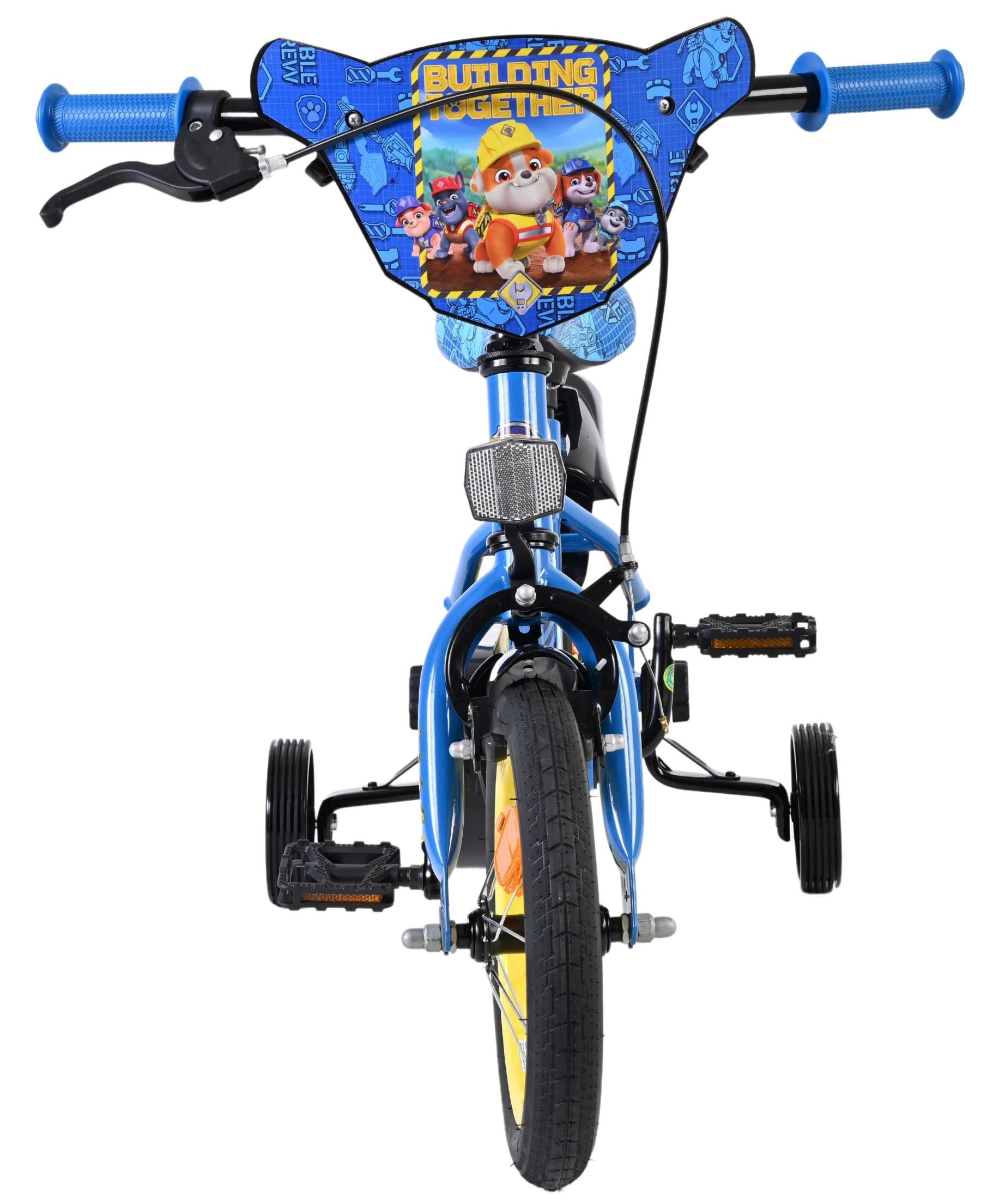 Blaues Kinderfahrrad mit Stützrädern, Paw Patrol-Motiv und gelben Felgen.