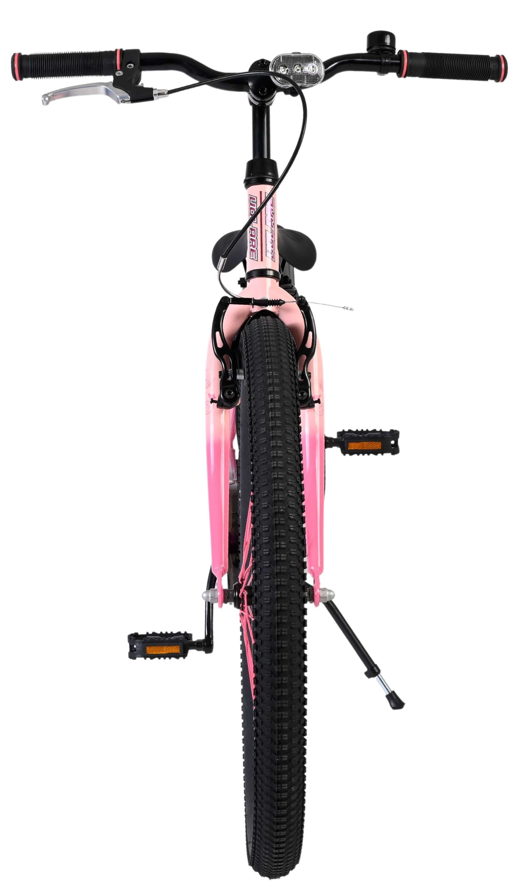 Una bicicleta rosa con llantas anchas, manillar, pedales y pata de cabra.
