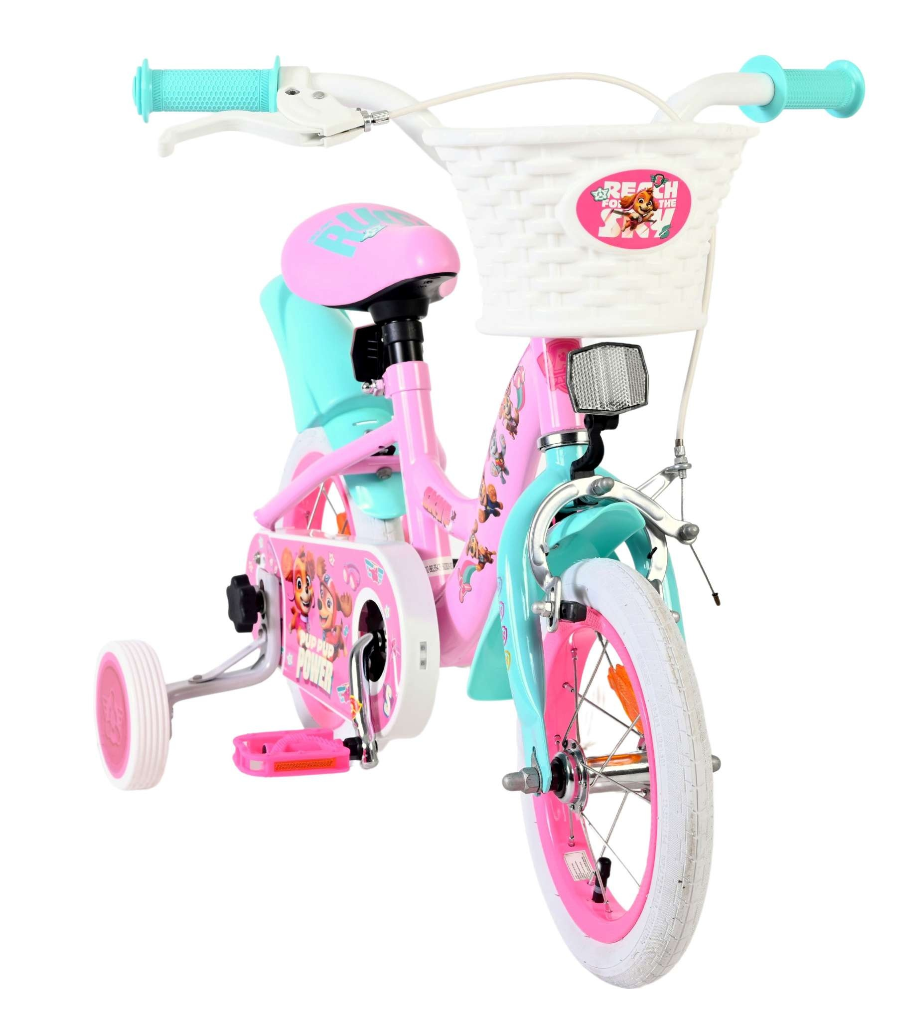 Ein pinkes Kinderfahrrad mit Stützrädern, weißem Korb und Paw Patrol-Motiven.