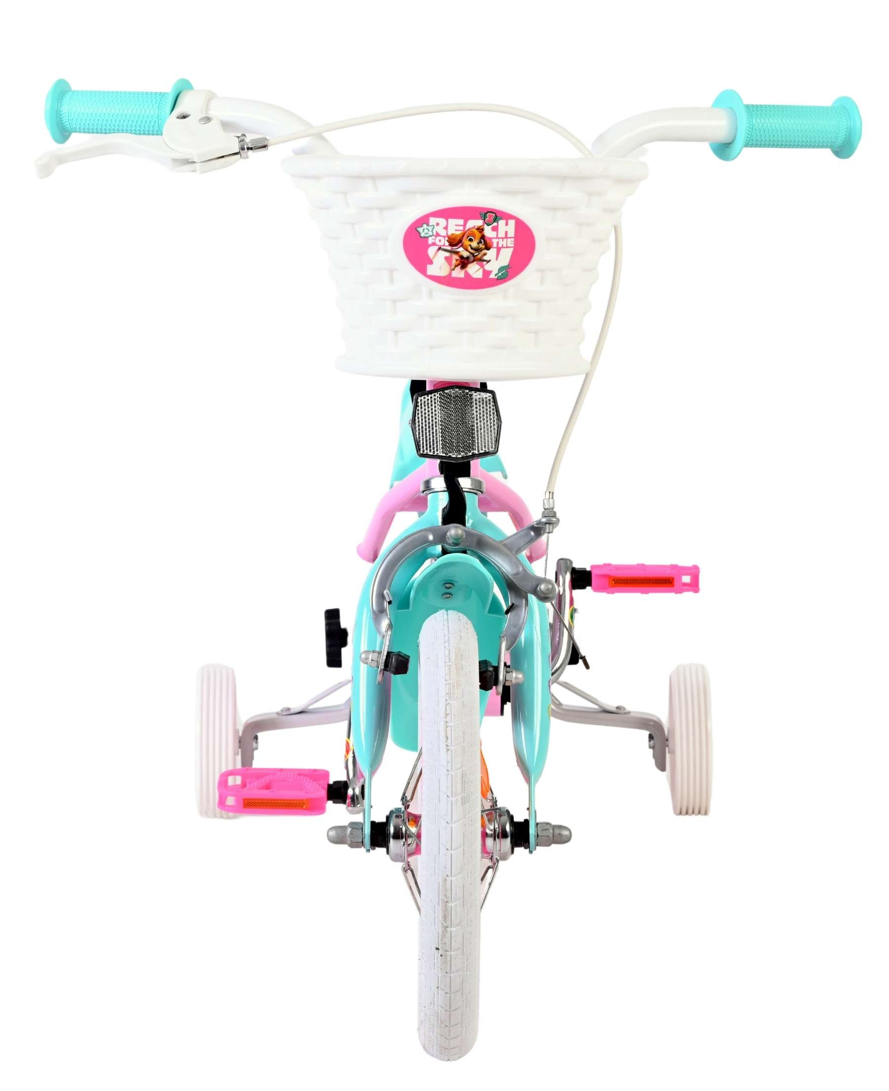 Türkiser Kinderfahrrad-Lenker mit weißem Korb, rosa Griffen und Stützrädern.