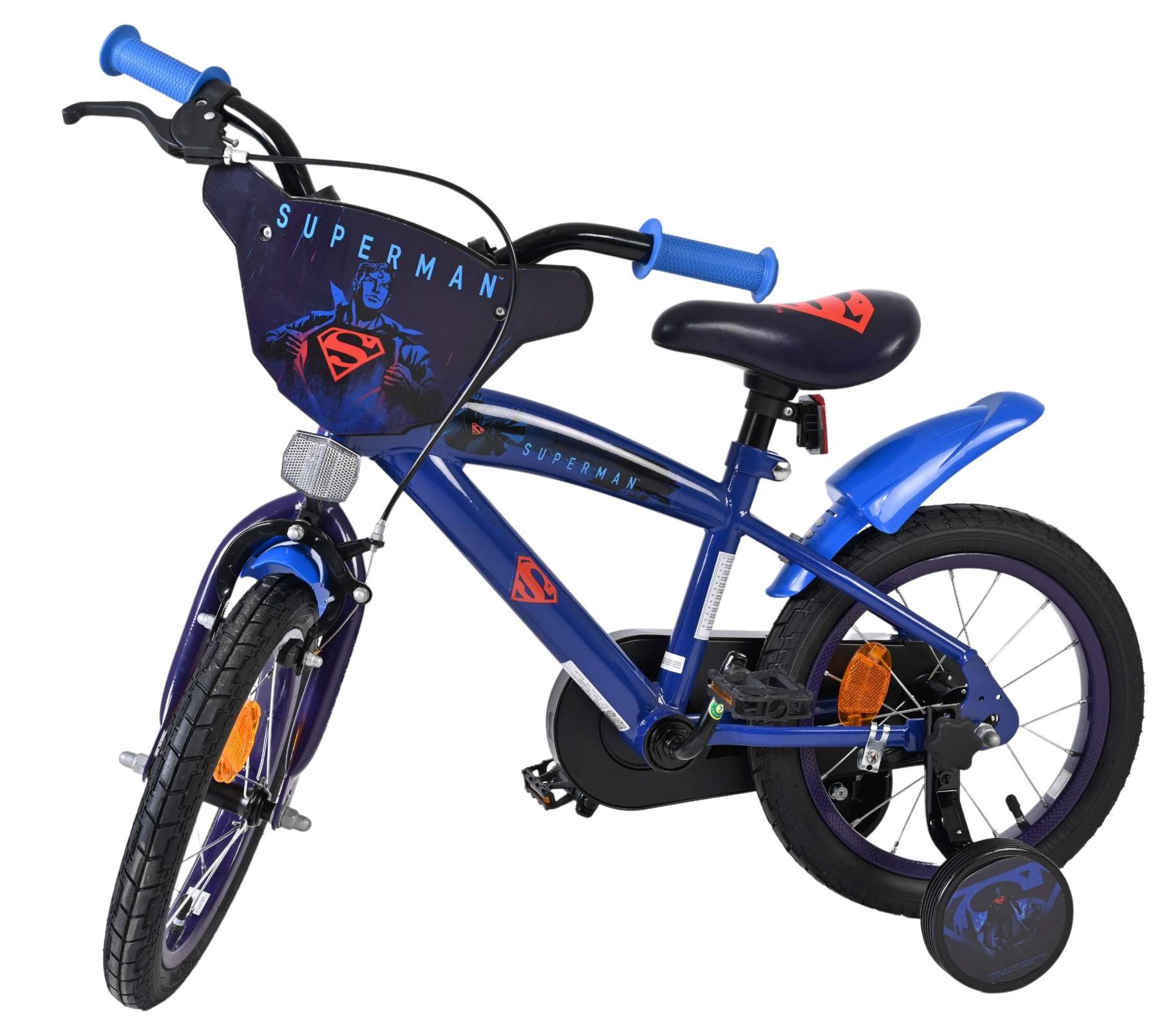 Ein blaues Superman-Fahrrad mit Stützrädern und Superman-Grafik.