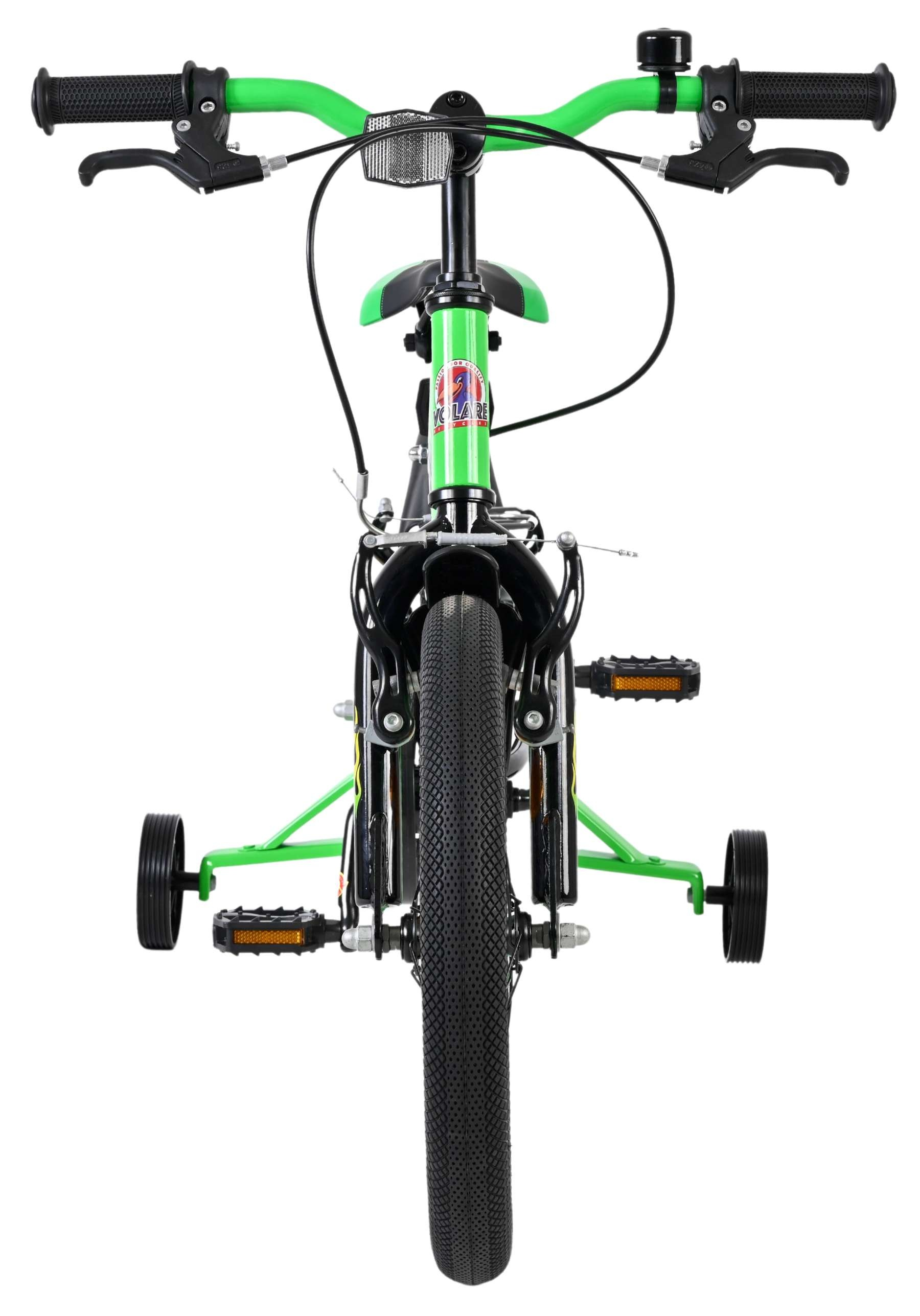 Ein grünes Kinderfahrrad mit Stützrädern, Vorderansicht. Schwarz und Grün.
