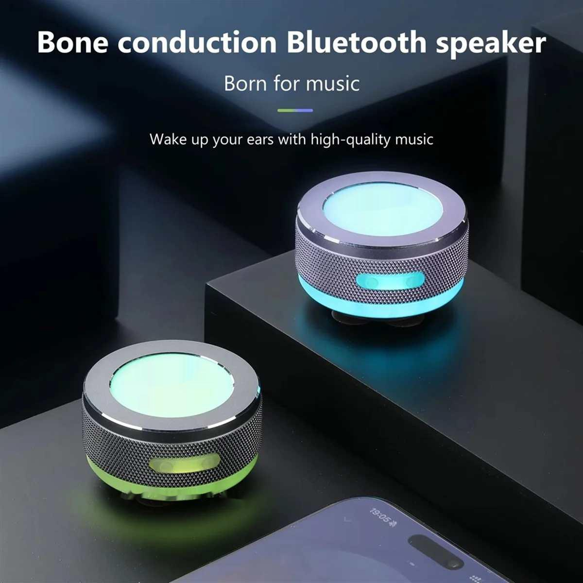 Zwei runde, graue Bluetooth-Lautsprecher mit silbernen Akzenten und bunten Lichtern.