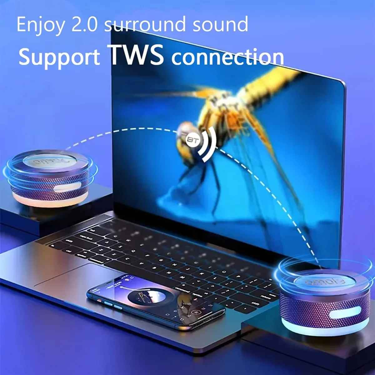 Laptop mit zwei Lautsprechern und Handy. Lautsprecher sind über BT verbunden.