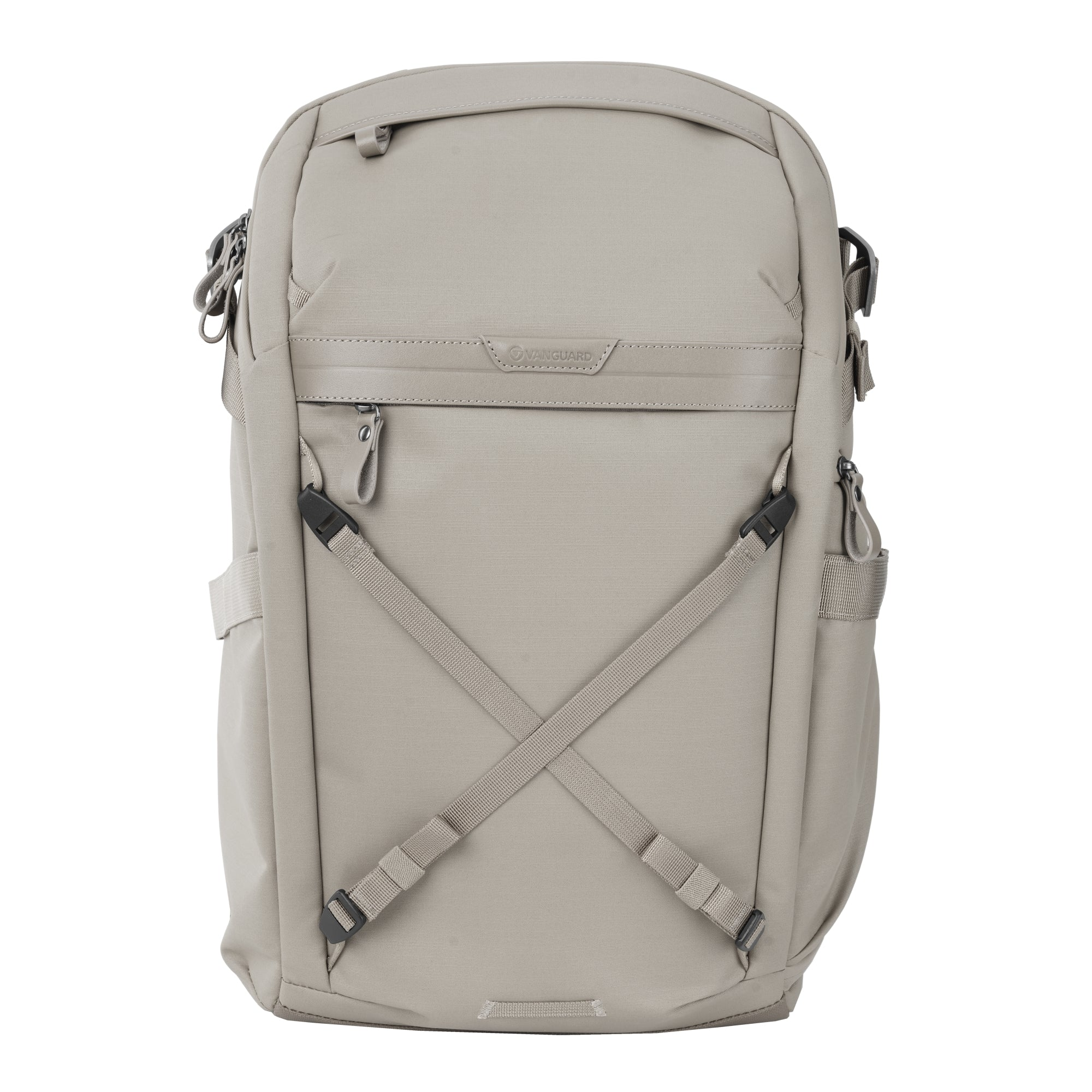 Eine graue Tasche mit Schnallen und Reißverschlüssen.