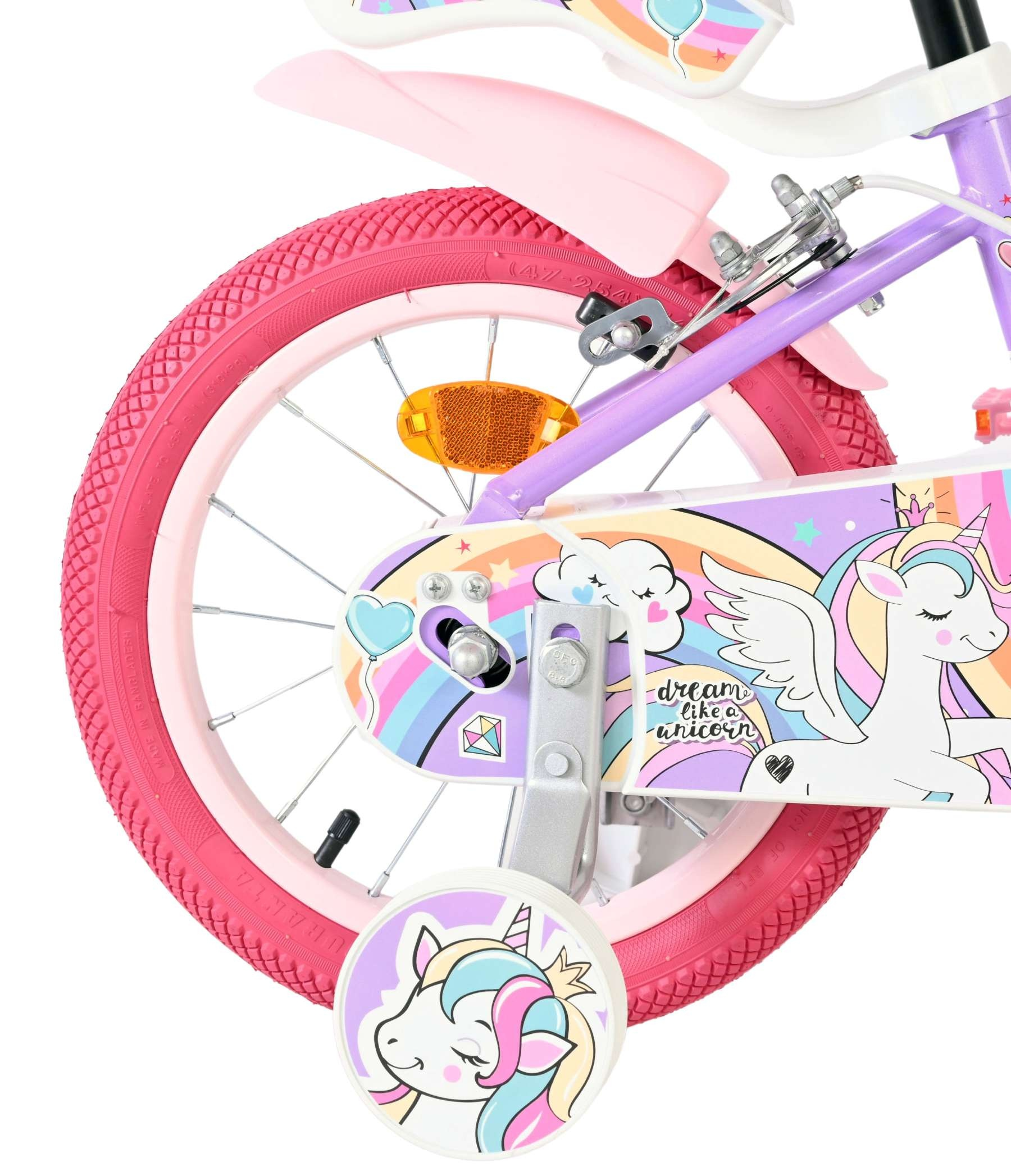 Lila Fahrrad mit rosa Reifen, Einhorn-Aufkleber und Regenbögen.