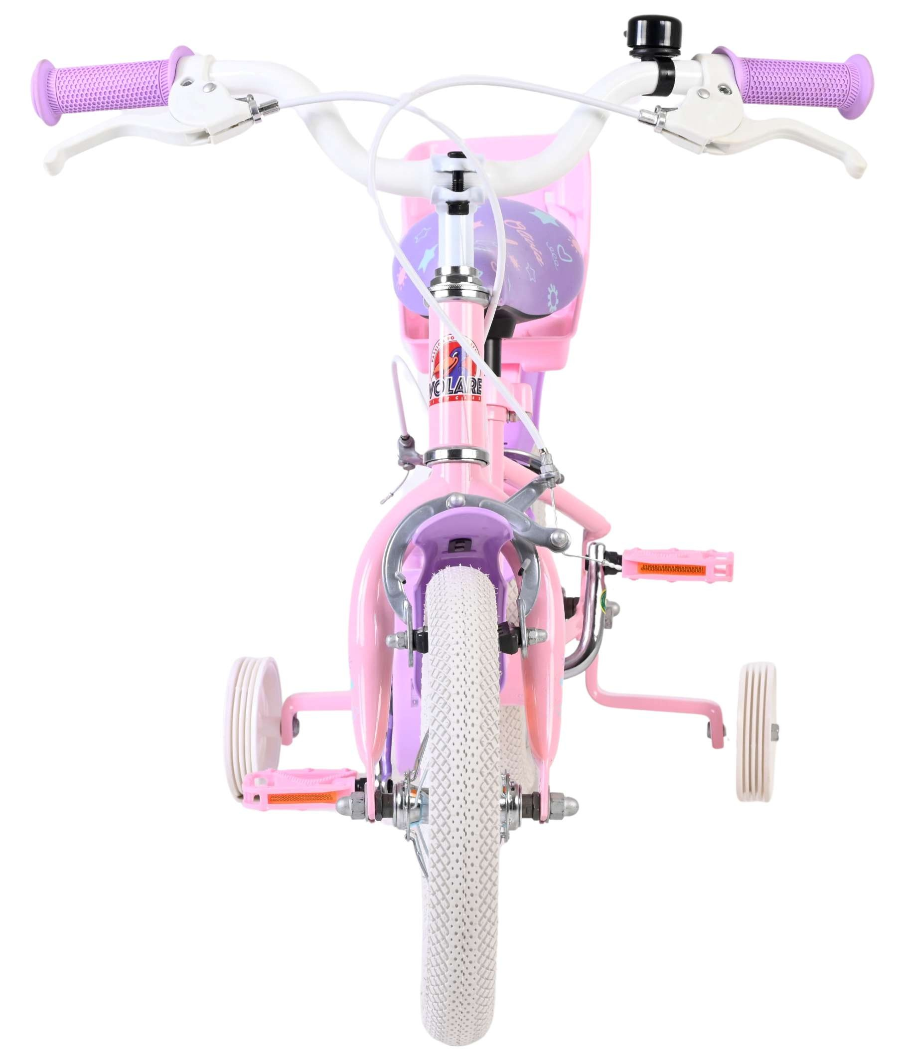 Ein pinkes Kinderfahrrad mit Stützrädern, lila Griffen und einer rosa Tasche vorn.