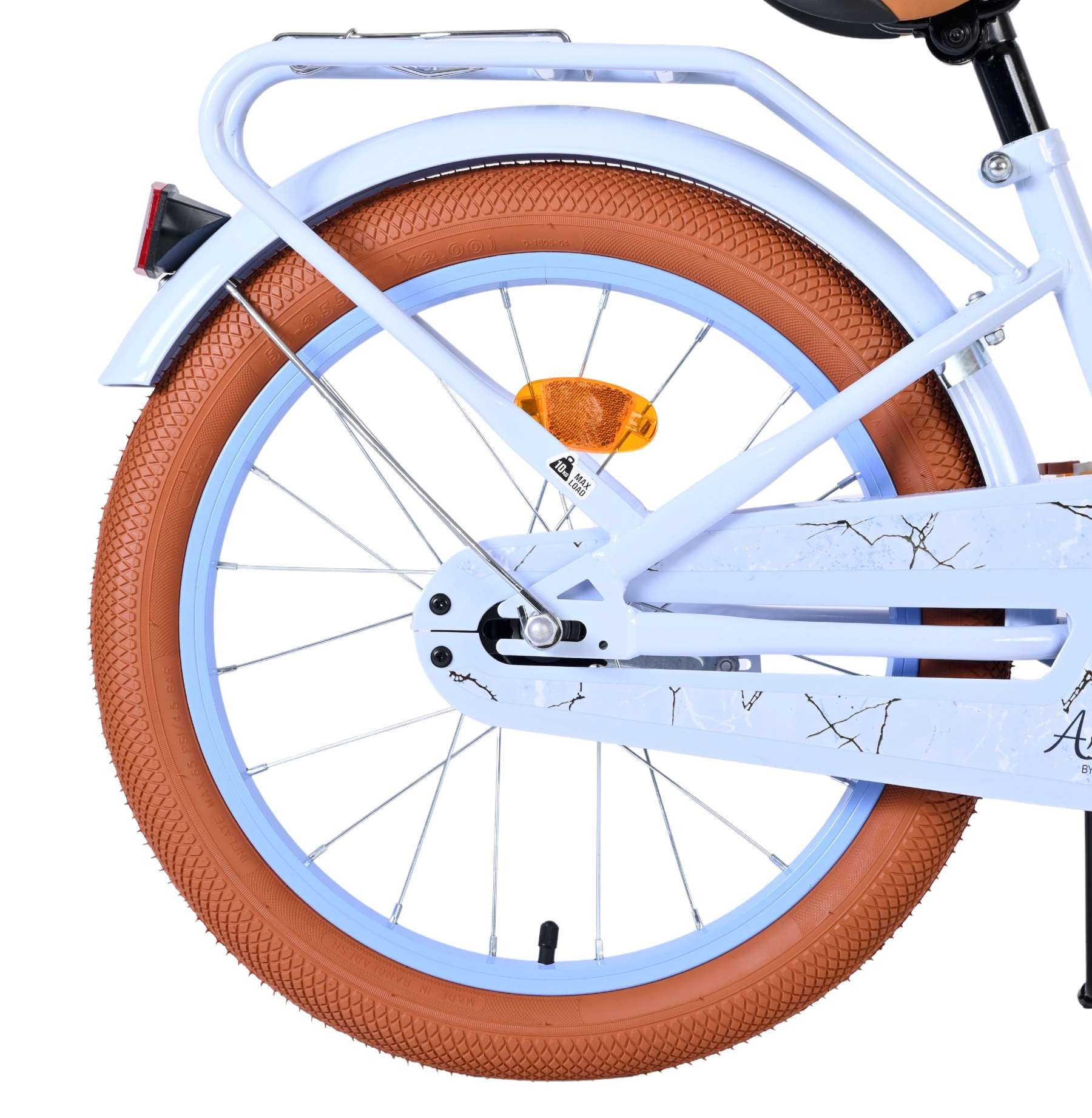 Bicicleta azul claro con neumáticos marrones, cinta de llanta azul y portaequipajes.