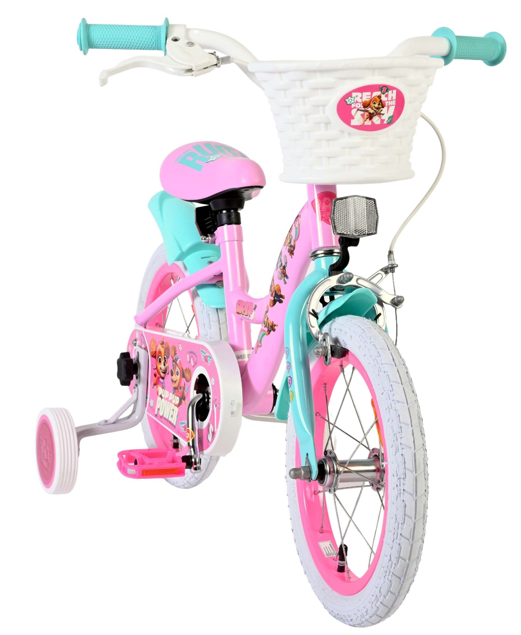 Ein rosa Kinderfahrrad mit Stützrädern, einem weißen Korb und Paw Patrol-Aufklebern.