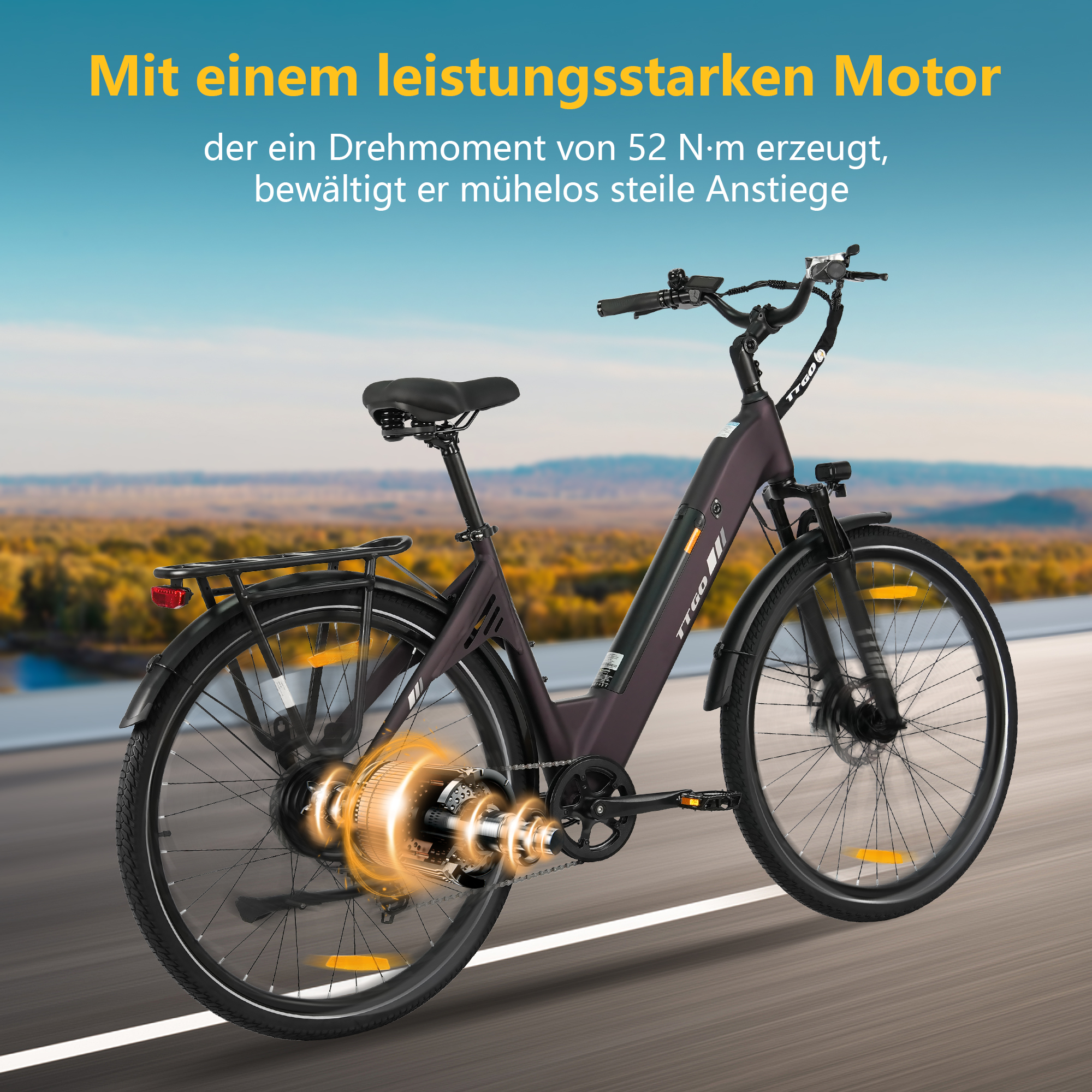 Ein lila E-Bike fährt auf einer Straße mit gelben Akzenten und einem hellblauen Himmel.