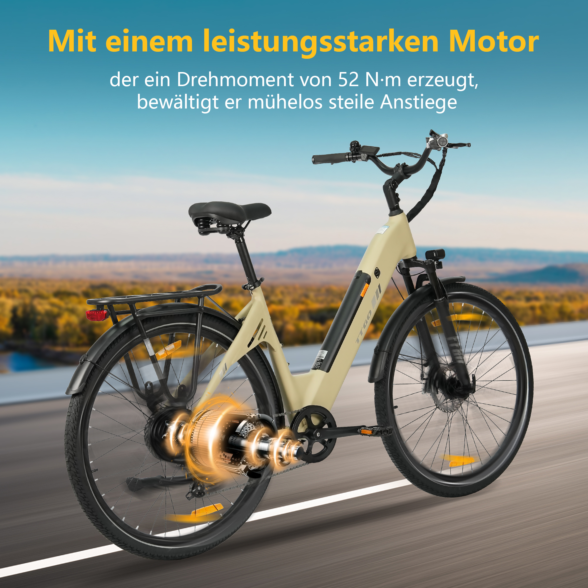Ein beiges E-Bike auf einer Straße mit bergiger Landschaft im Hintergrund.