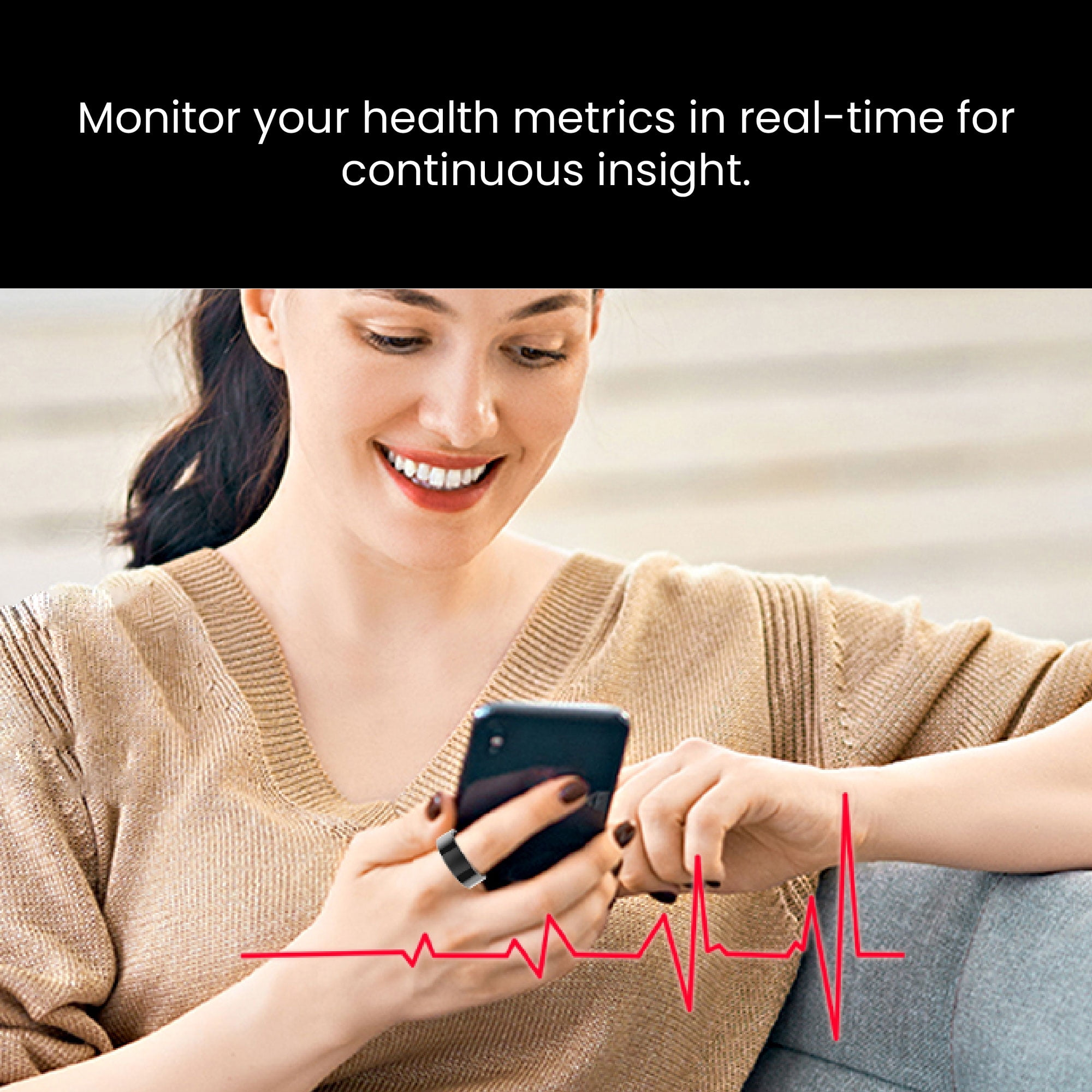 Frau mit Ring am Finger hält Smartphone, EKG-Linie.