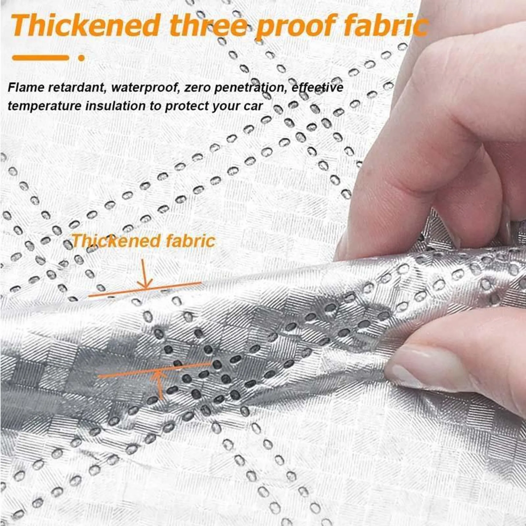 Eine Hand prüft ein dickes, silbernes Material mit Wabenmuster und Perforationen.