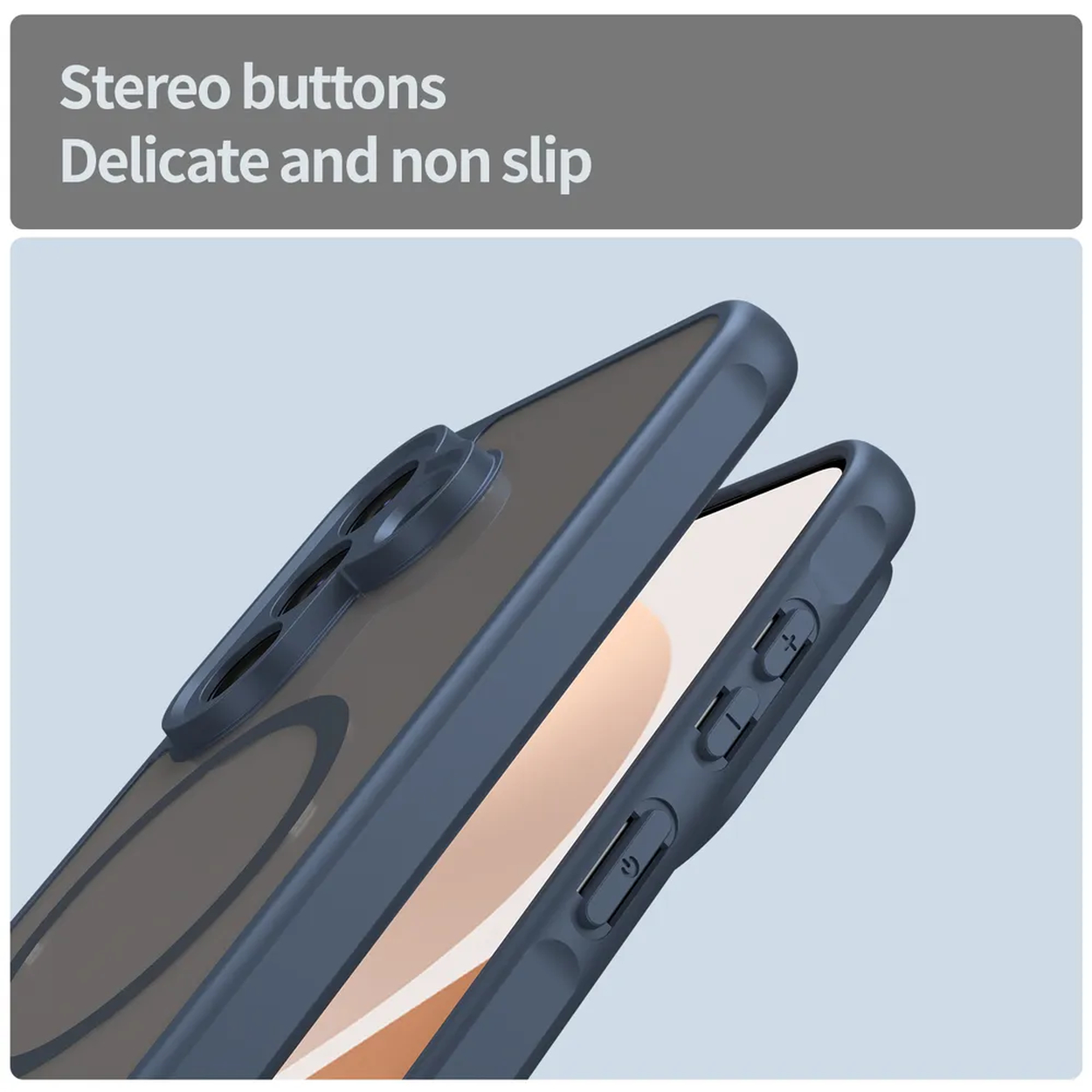 Une coque de téléphone bleue avec des boutons texturés est présentée sur fond bleu clair.