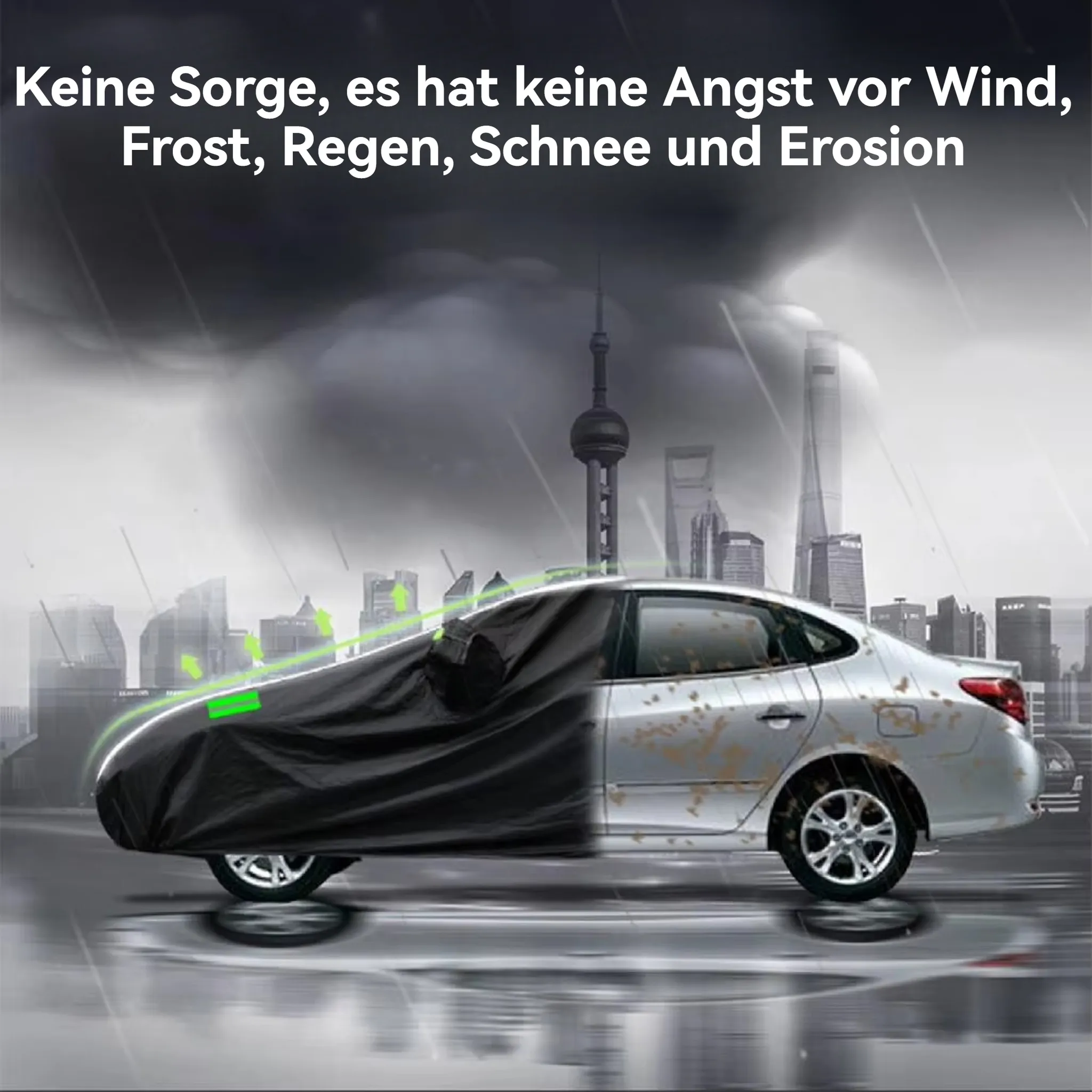 Ein Auto wird zur Hälfte von einer schwarzen Hülle bedeckt, die andere Hälfte ist schmutzig.