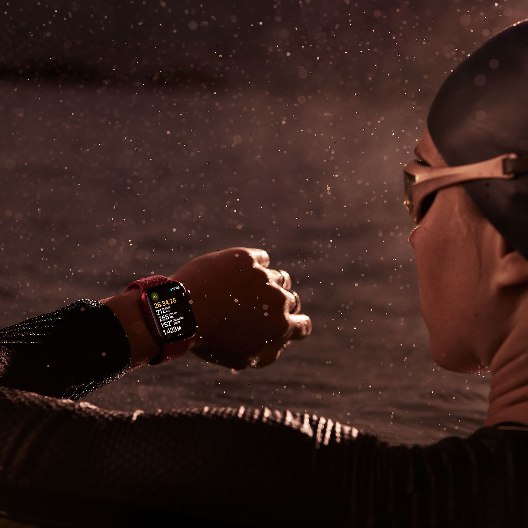 APPLE Watch Series 9 GPS + Cellular MRMV3TU/A    Paslanmaz Çelik Kasa ve  Spor Kordon - S/M Akıllı Saat Siyah