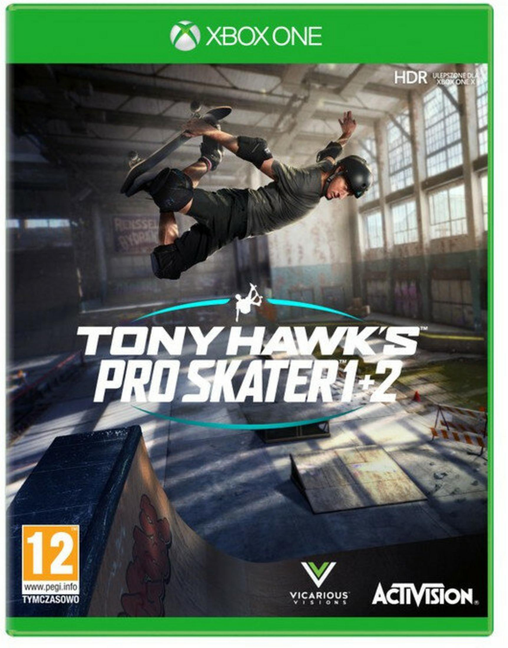 Skejtboarder wykonuje trik w powietrzu nad rampą do gry Tony Hawk's Pro Skater 1+2.