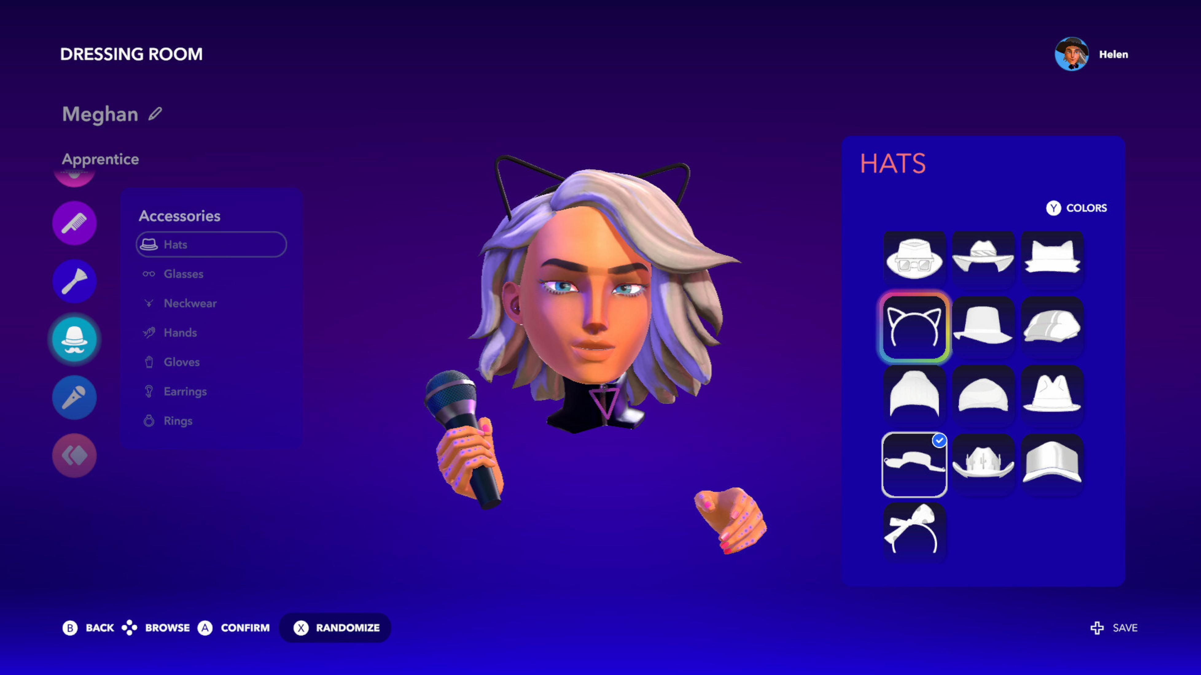 Eine Figur mit hellblauen Augen und blonden Haaren hält ein Mikrofon.