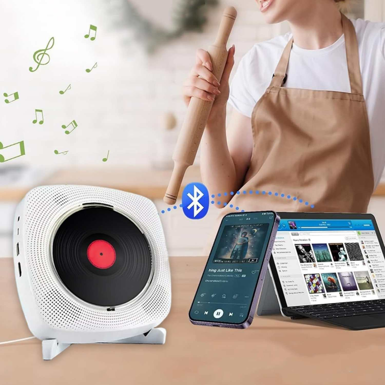 Ein weißer CD-Player mit Vinyl-Optik, ein Handy und ein Tablet mit Musik.