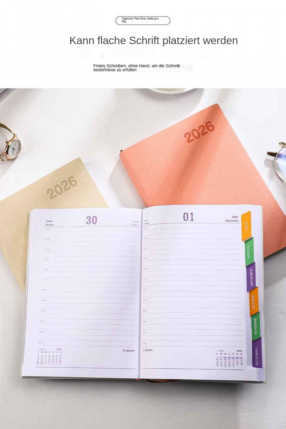 Ein offener Planer für 2026 mit zwei Notizbüchern, eines in Beige, eines in Rosa.