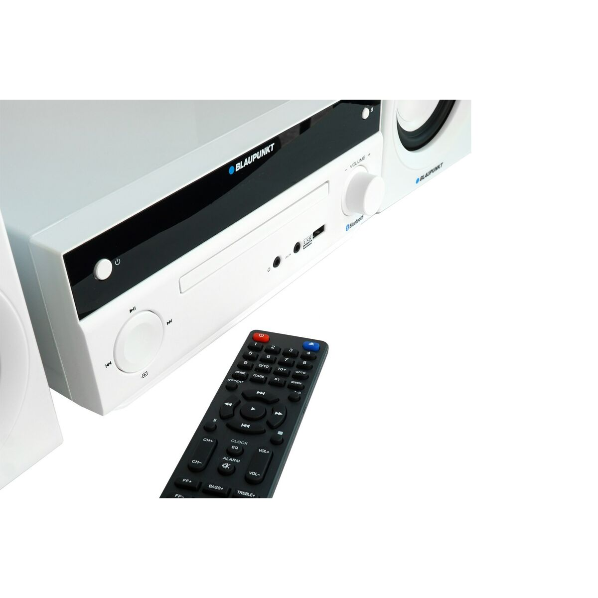 Un sistema audio Blaupunkt bianco con lettore CD e telecomando.