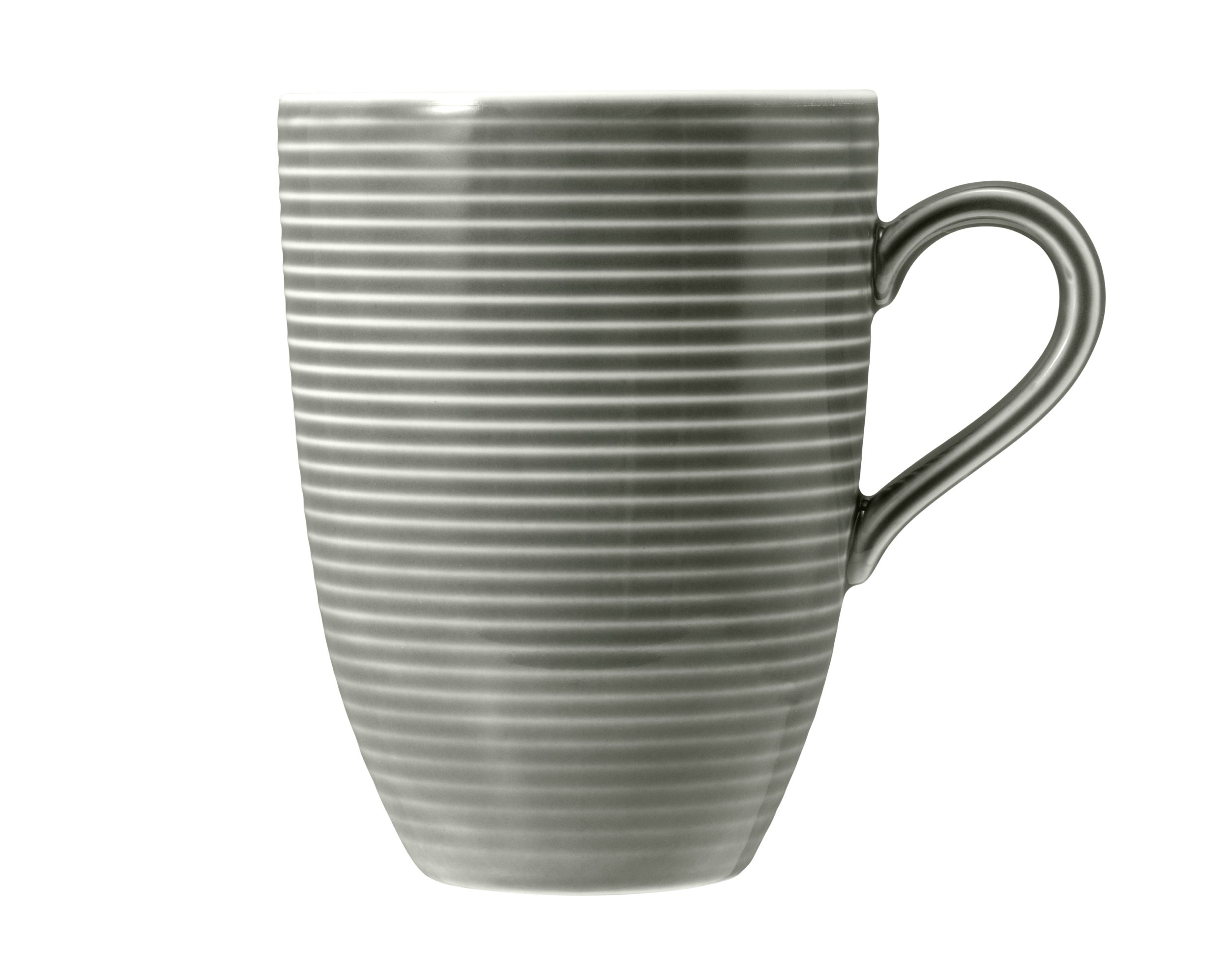 Szary kubek z poziomymi żebrowaniami i uchwytem.