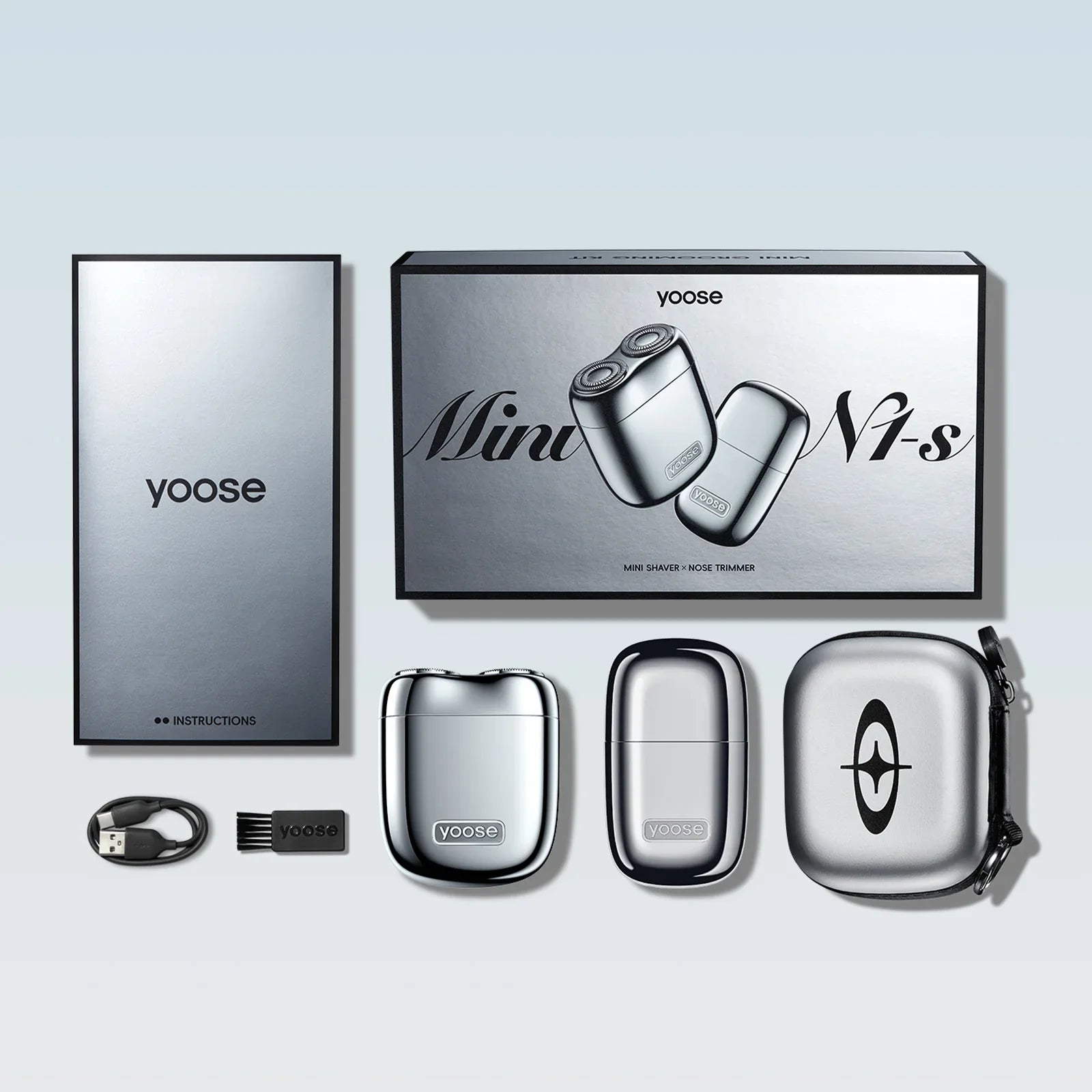 Ein Yoose Mini-Rasierer-Set mit Anleitungsbuch, Ladekabel und Bürste.