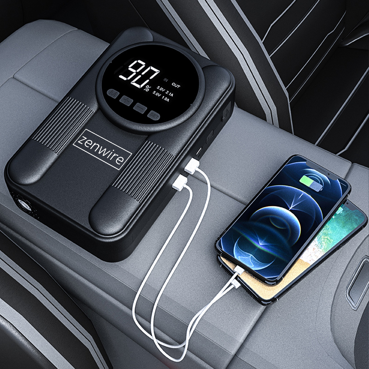 Czarny powerbank ładuje dwa telefony w samochodzie.