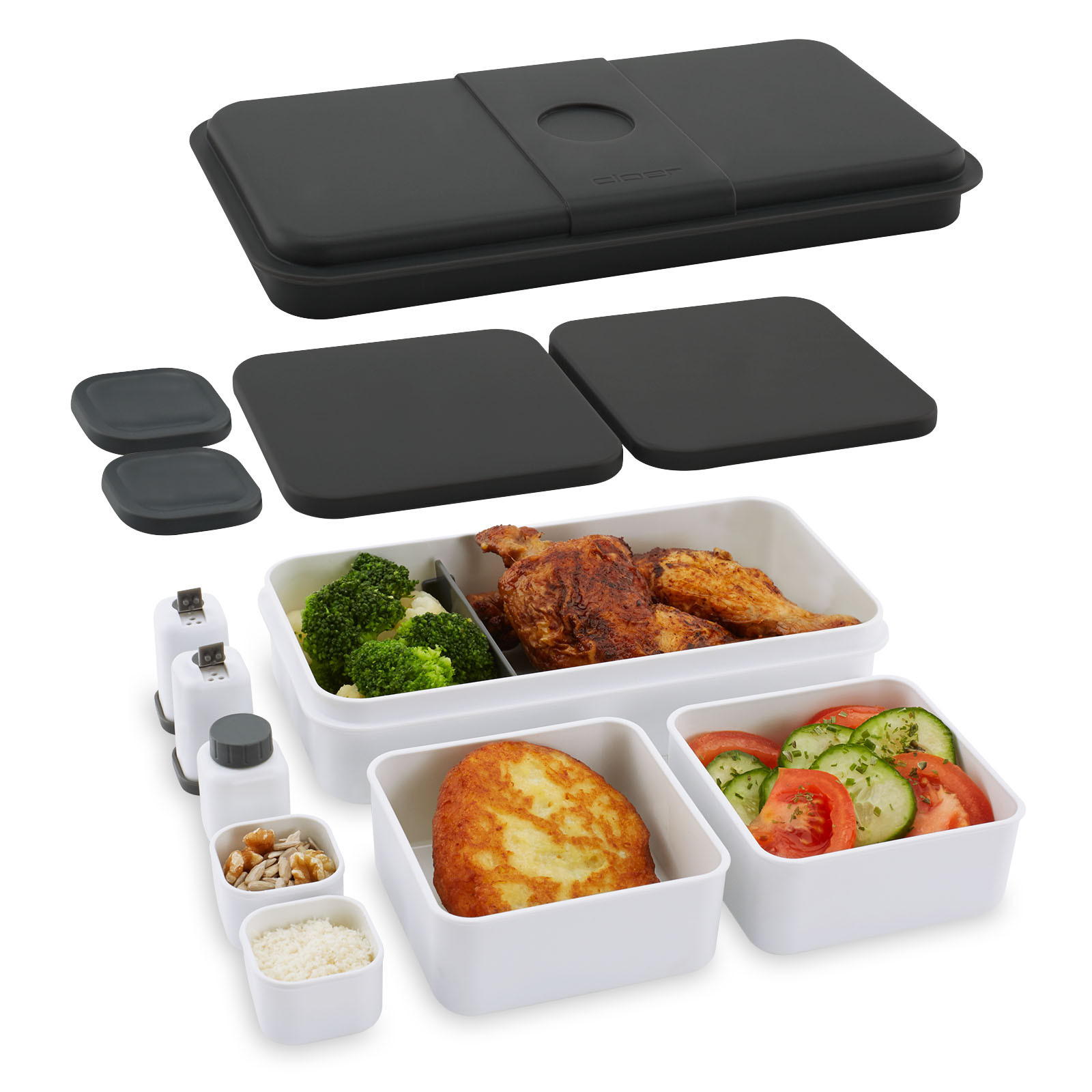 Ein Bento-Lunchbox-Set mit Hähnchen, Brokkoli, Kartoffelpuffer, Salat und Nüssen.