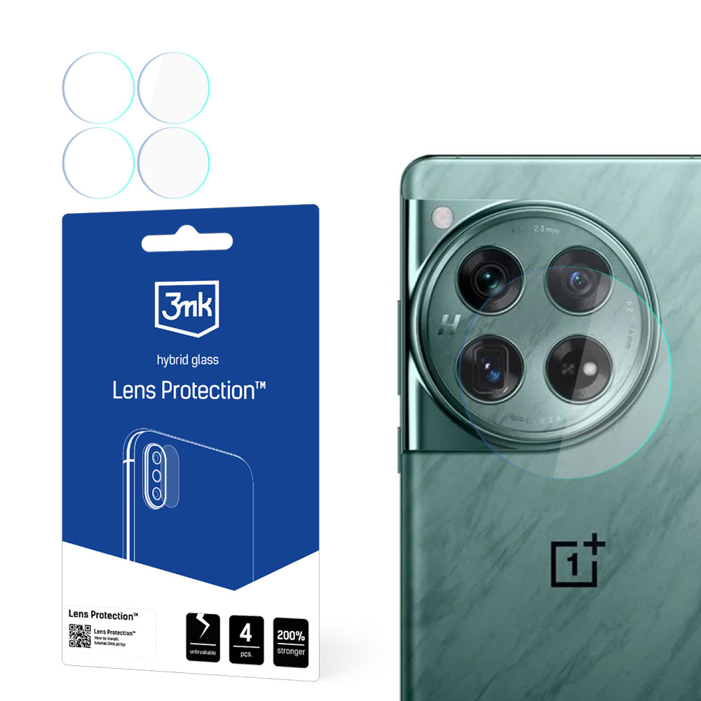 Confezione con quattro copriobiettivo e un telefono con quattro fotocamere.