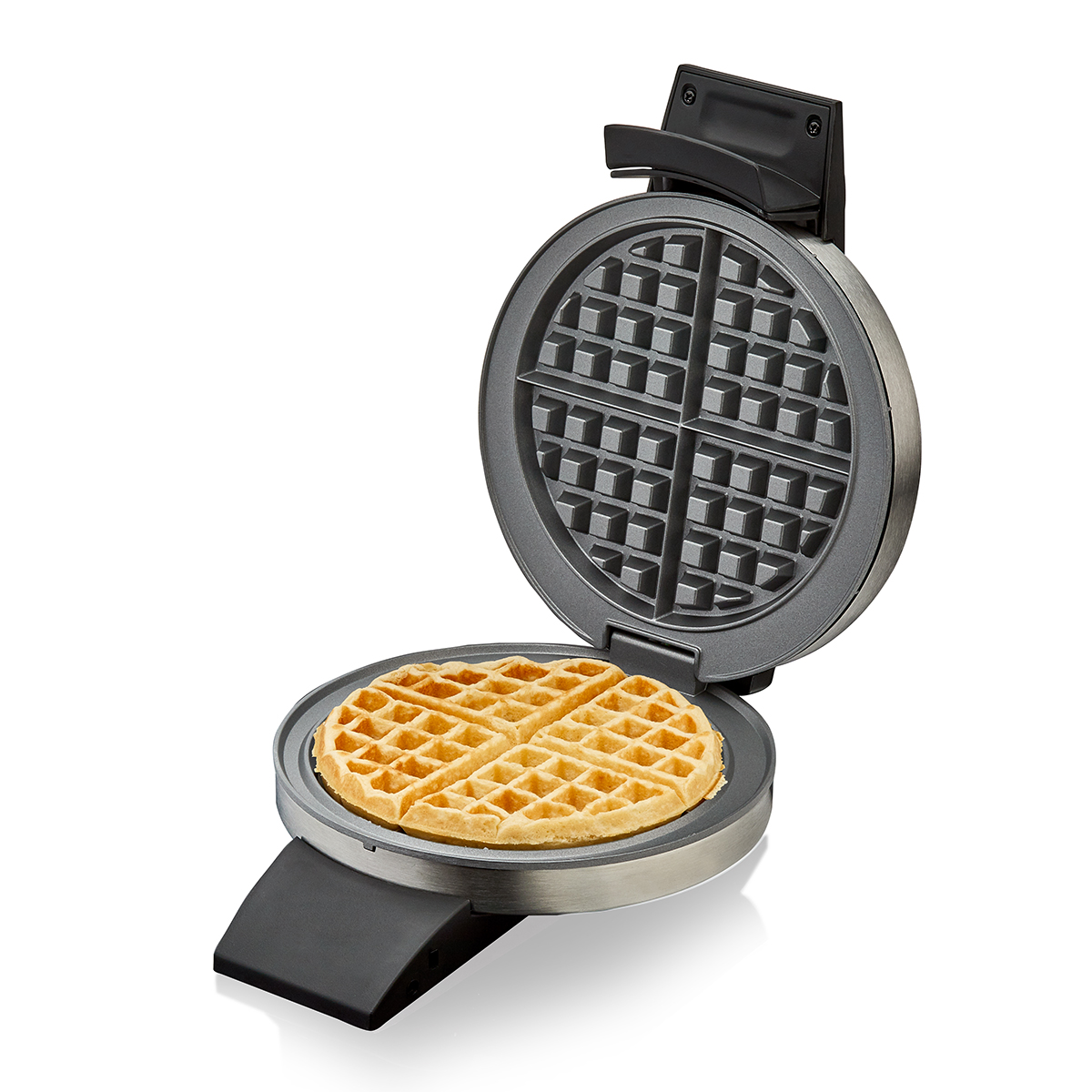 Una piastra per waffle rotonda con un waffle cotto nella piastra inferiore.