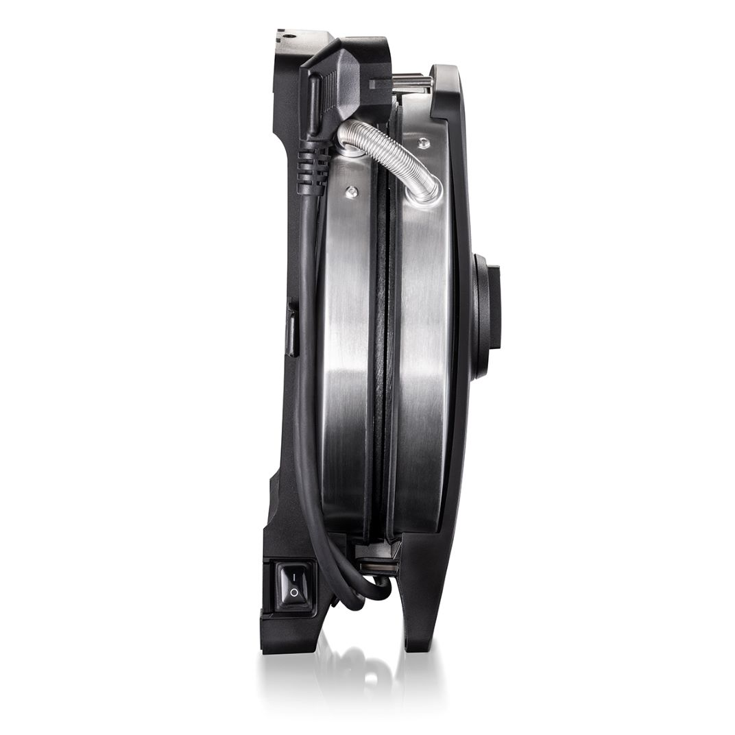 Zamknięta gofrownica ze stali nierdzewnej z czarnym przełącznikiem i kablem.