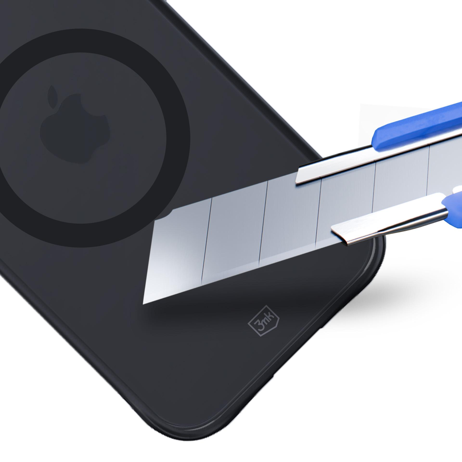 Nóż tnie czarnego iPhone'a z logo Apple.