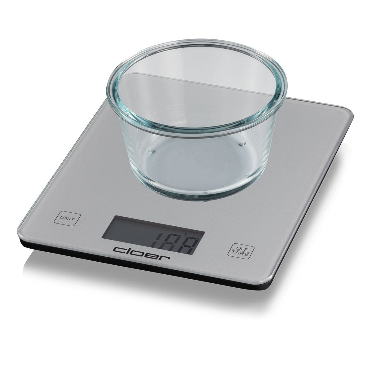 Eine Glasform steht auf einer digitalen Küchenwaage mit Anzeige.