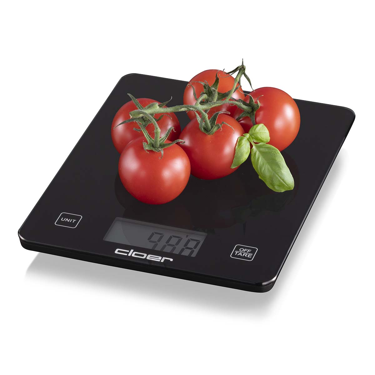 Fünf rote Tomaten auf einem schwarzen Küchenwaagen-Display.