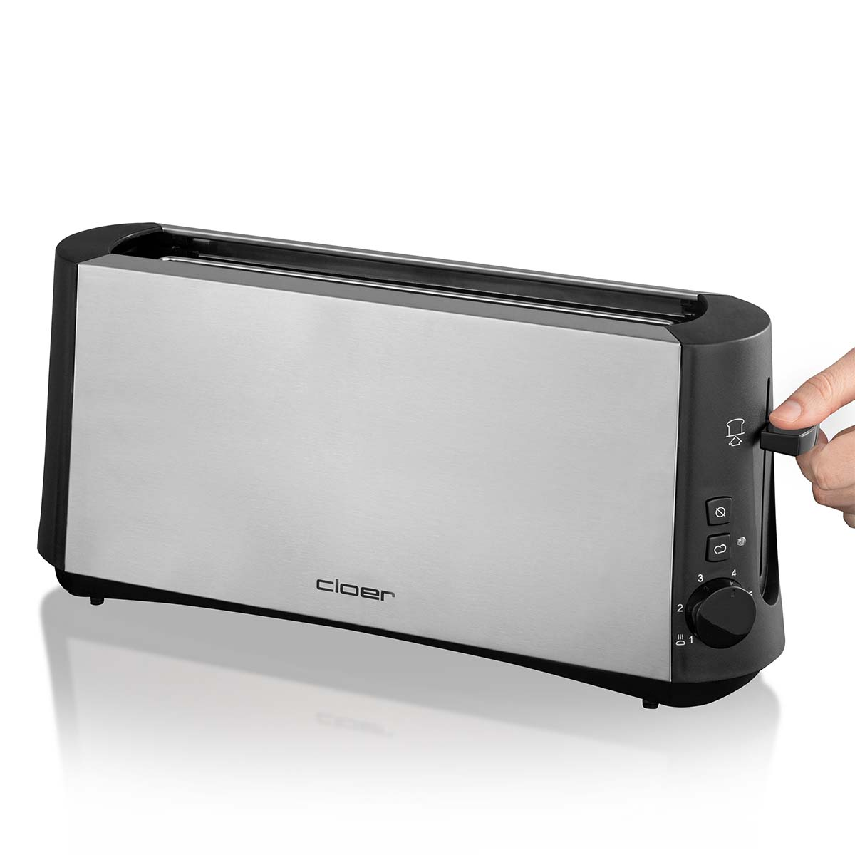 Ein silberner Toaster mit schwarzem Gehäuse und einem Bedienhebel.