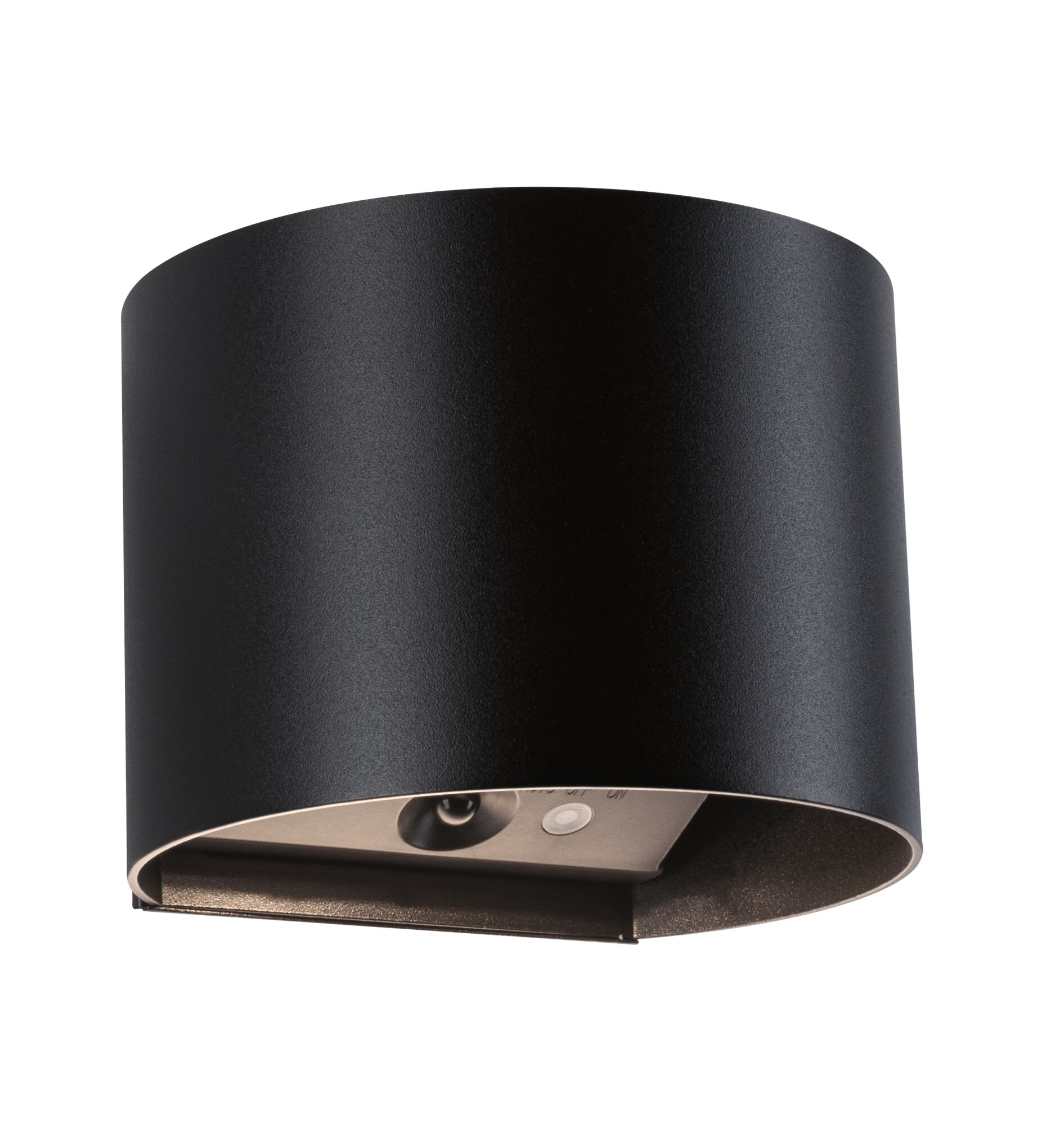 Czarna, cylindryczna lampa ścienna ze srebrną wstawką na dole.