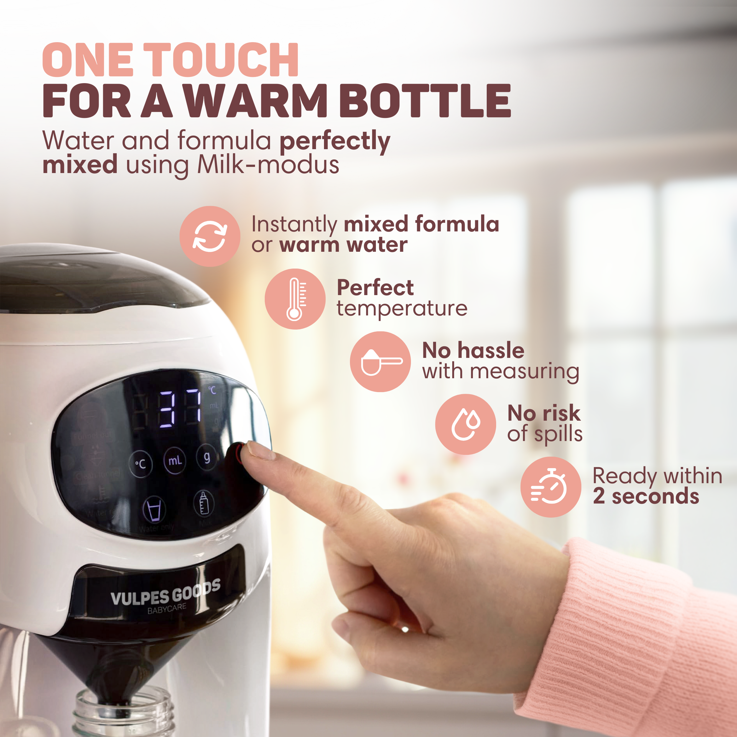 Een babyfleswarmer mixt water en formule. Display toont 37°C.