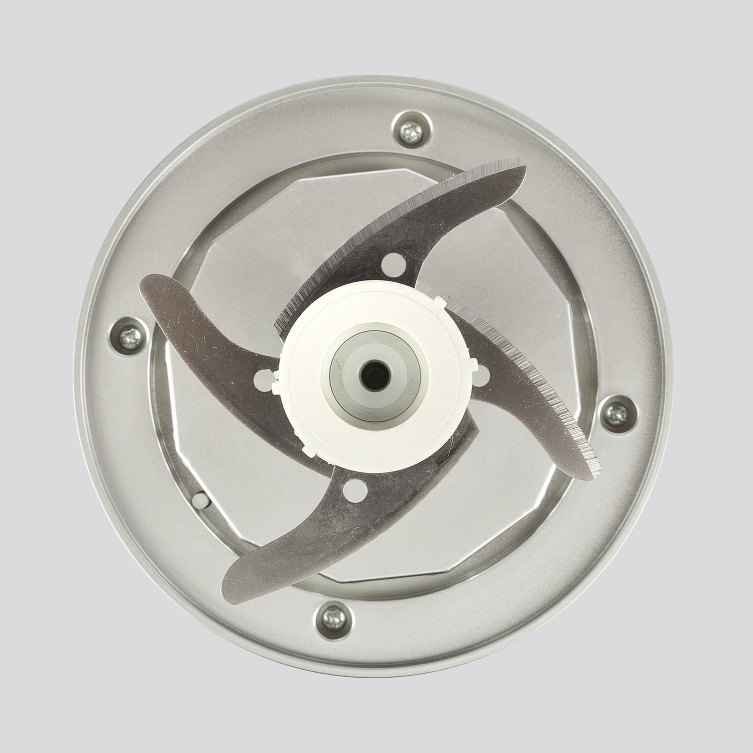 Accessorio tritatutto in acciaio inox con tre lame, visto dall'alto.