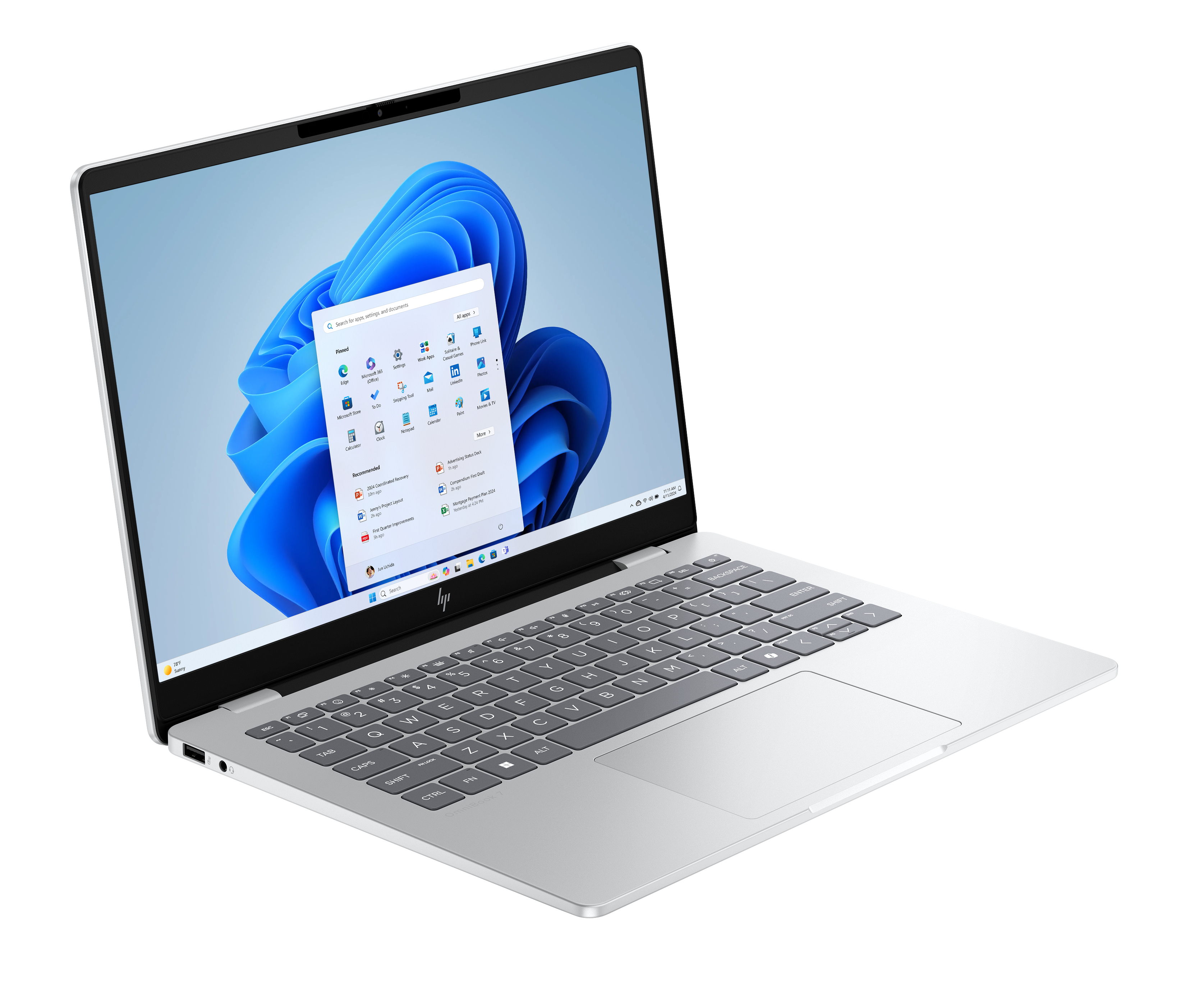 Un laptop HP OmniBook 7 argento con Windows 11. Lo schermo mostra il menu Start.