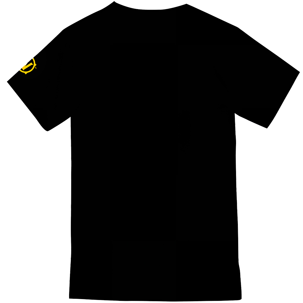 Schwarzes T-Shirt mit gelbem Logo auf dem linken Ärmel.